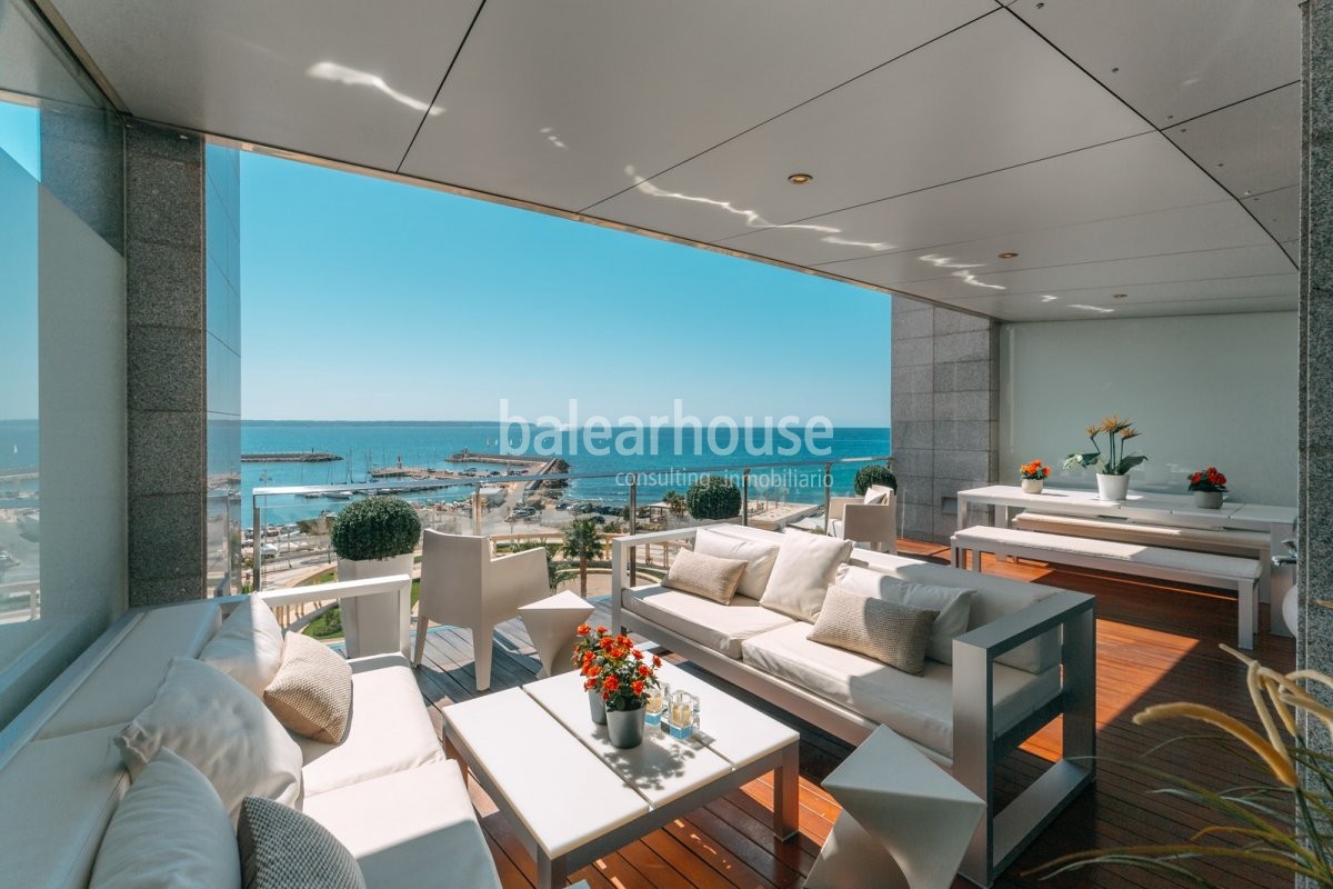 Stunning sea views from this luxury apartment on the beachfront in Portixol