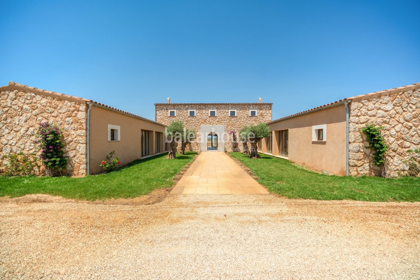 Große rustikale Neubau-Finca in Santanyí, ländliche Essenz mit modernem Geist in Strandnähe.