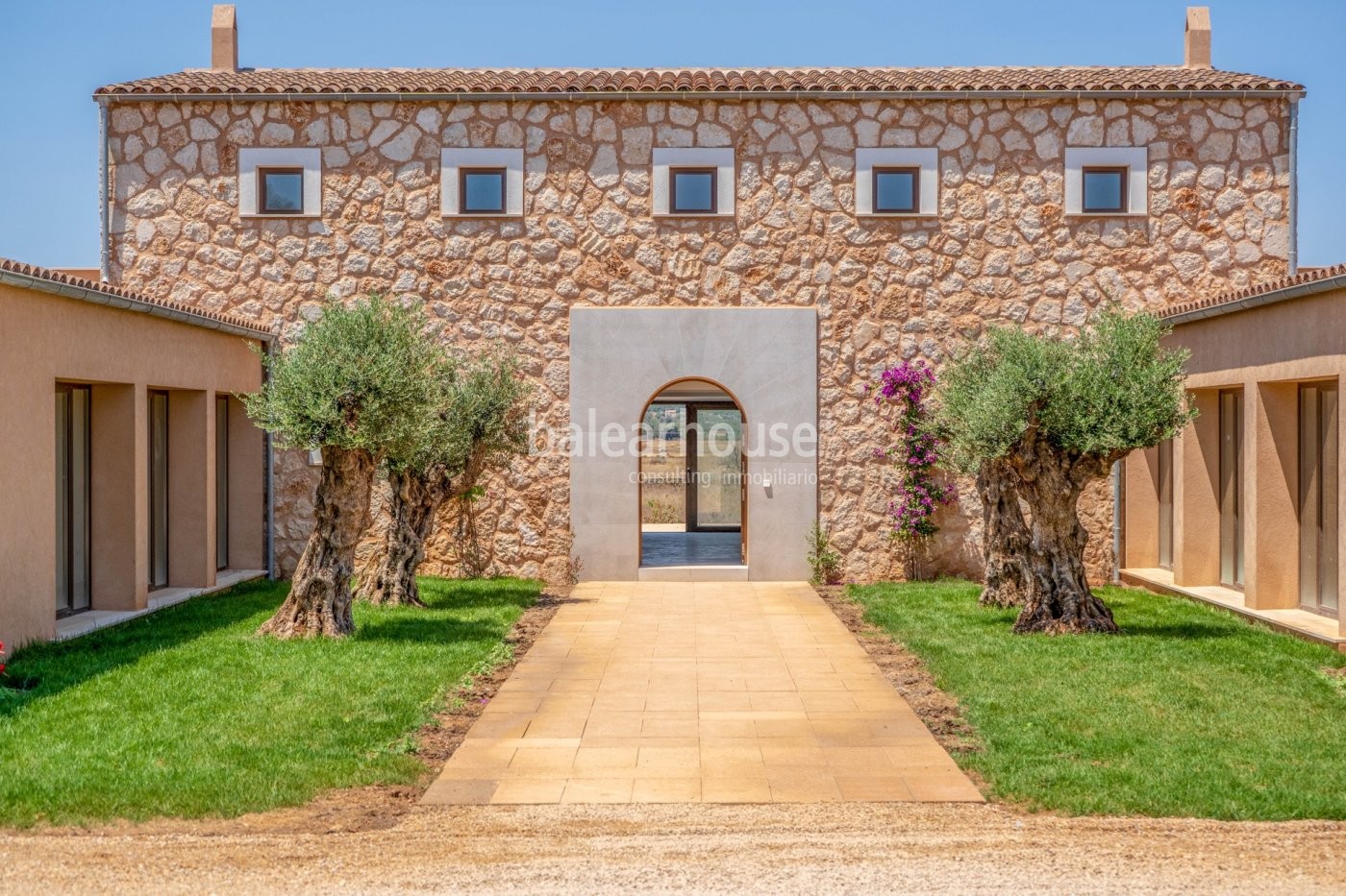 Große rustikale Neubau-Finca in Santanyí, ländliche Essenz mit modernem Geist in Strandnähe.