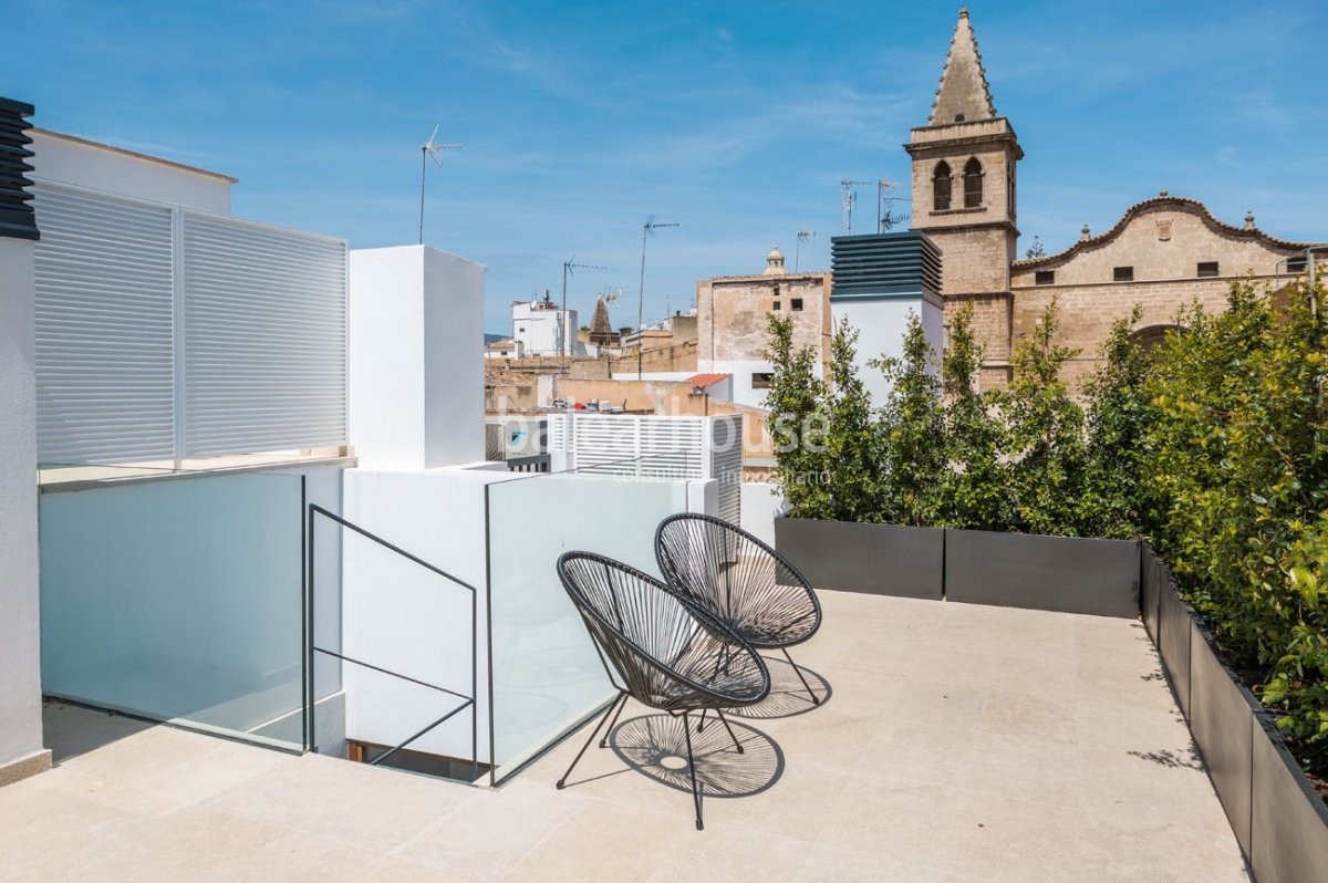 New penthouse with contemporary design in the historic centre of Palma.