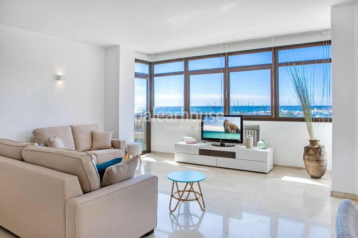 Geräumiges, natürliches Licht und exzellenter Meerblick in dieser Wohnung im Herzen von Palma.