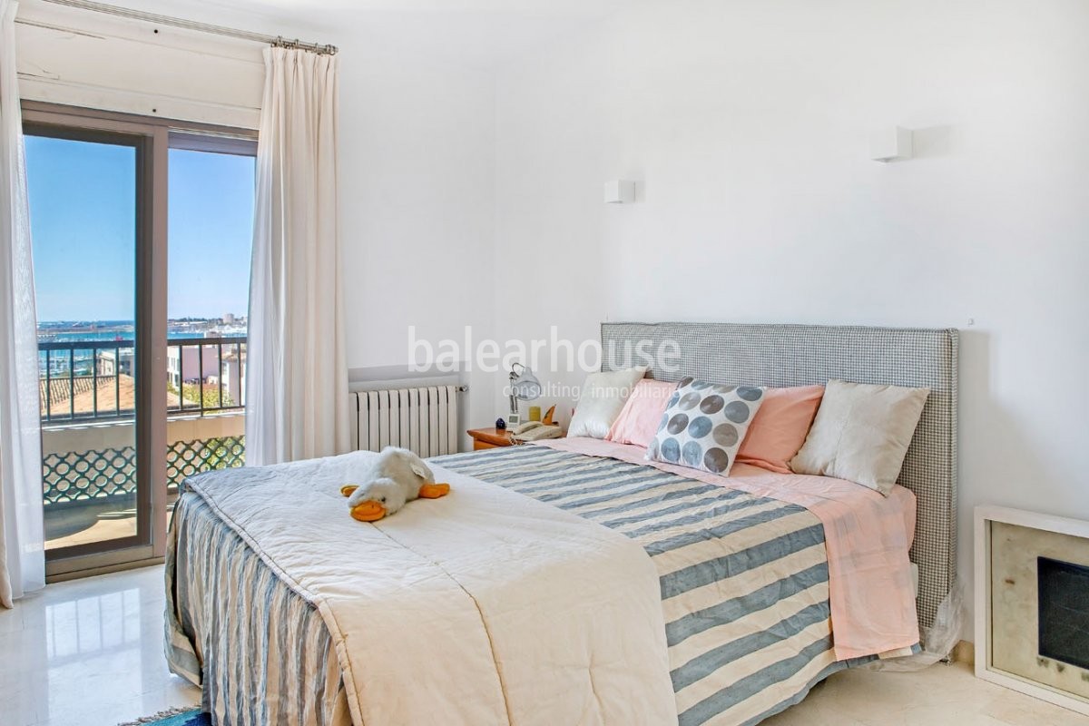 Spacious, natural light and excellent sea views in this apartment located in the heart of Palma.