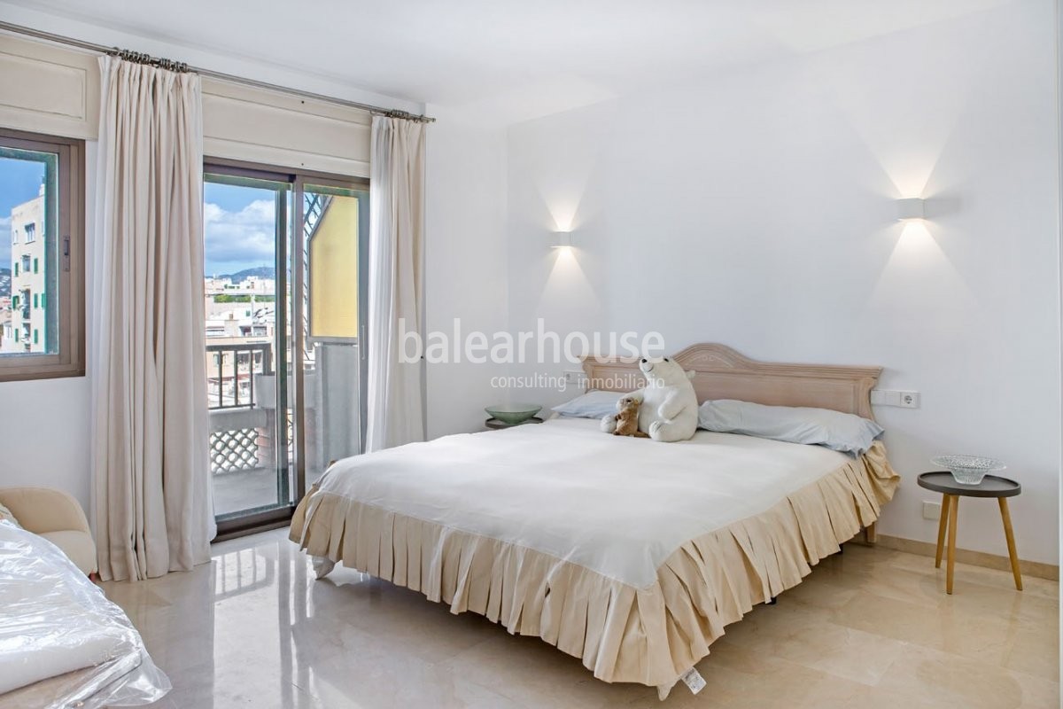 Spacious, natural light and excellent sea views in this apartment located in the heart of Palma.