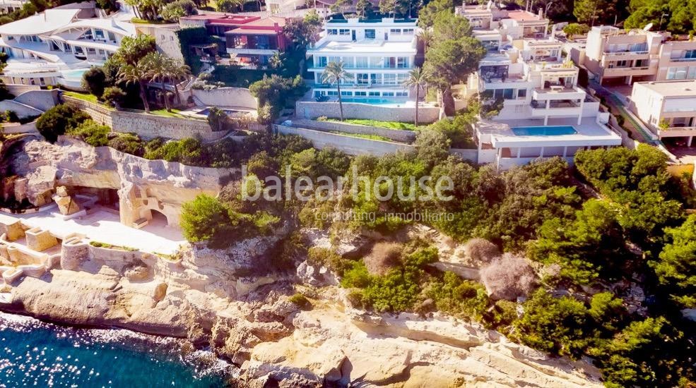 Gran villa privada en alquiler con preciosas vistas al mar situada en primera línea en Cala Vinyes