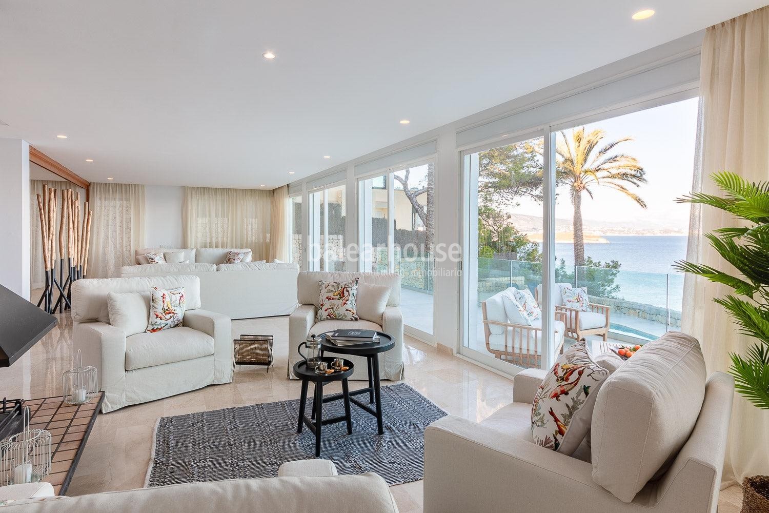 Gran villa privada en alquiler con preciosas vistas al mar situada en primera línea en Cala Vinyes