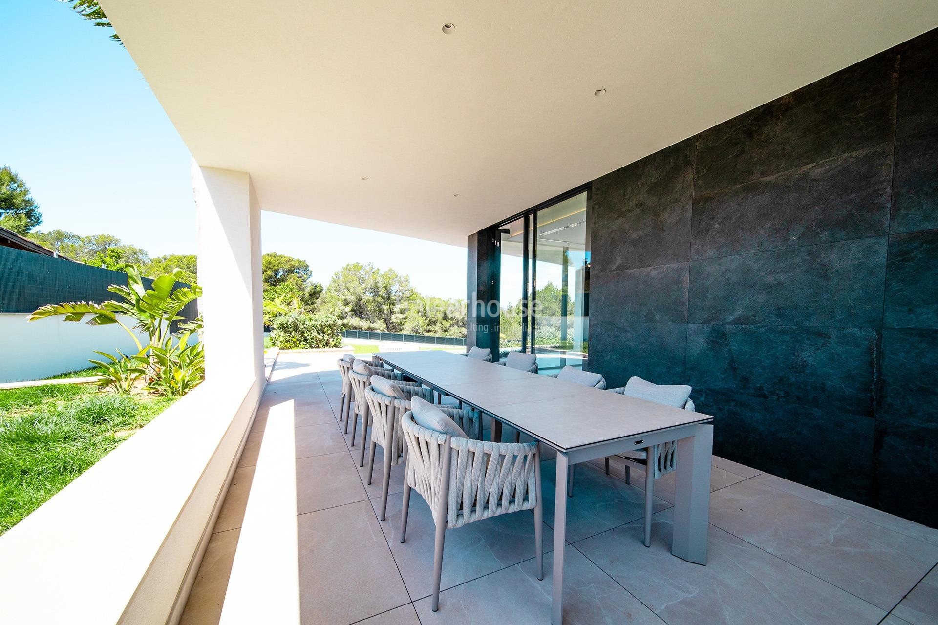 Large modern design villa with high qualities at a short distance from the beach in Cala Vinyes