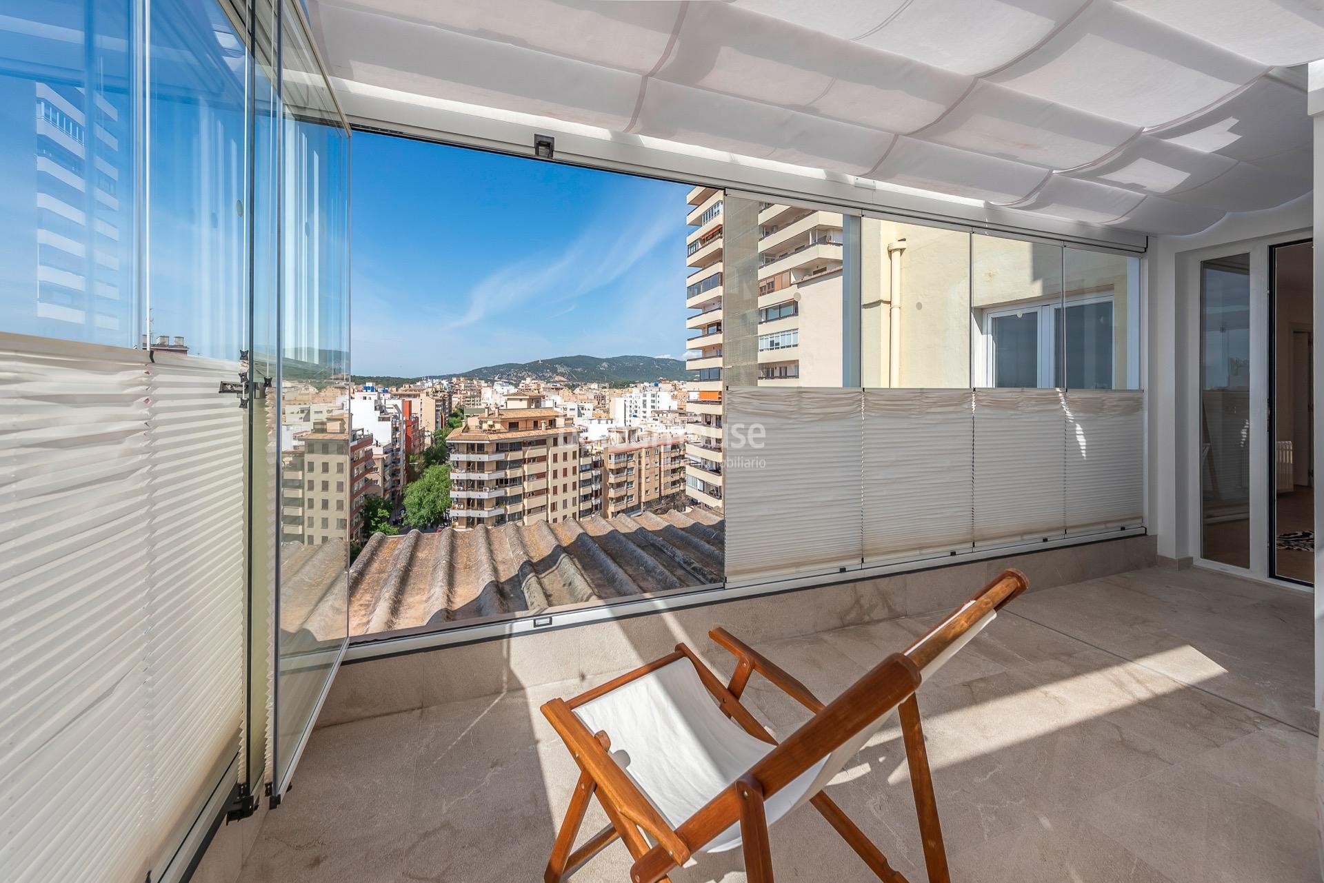 Luminoso ático reformado con bonito diseño moderno y gran terraza en el centro de Palma