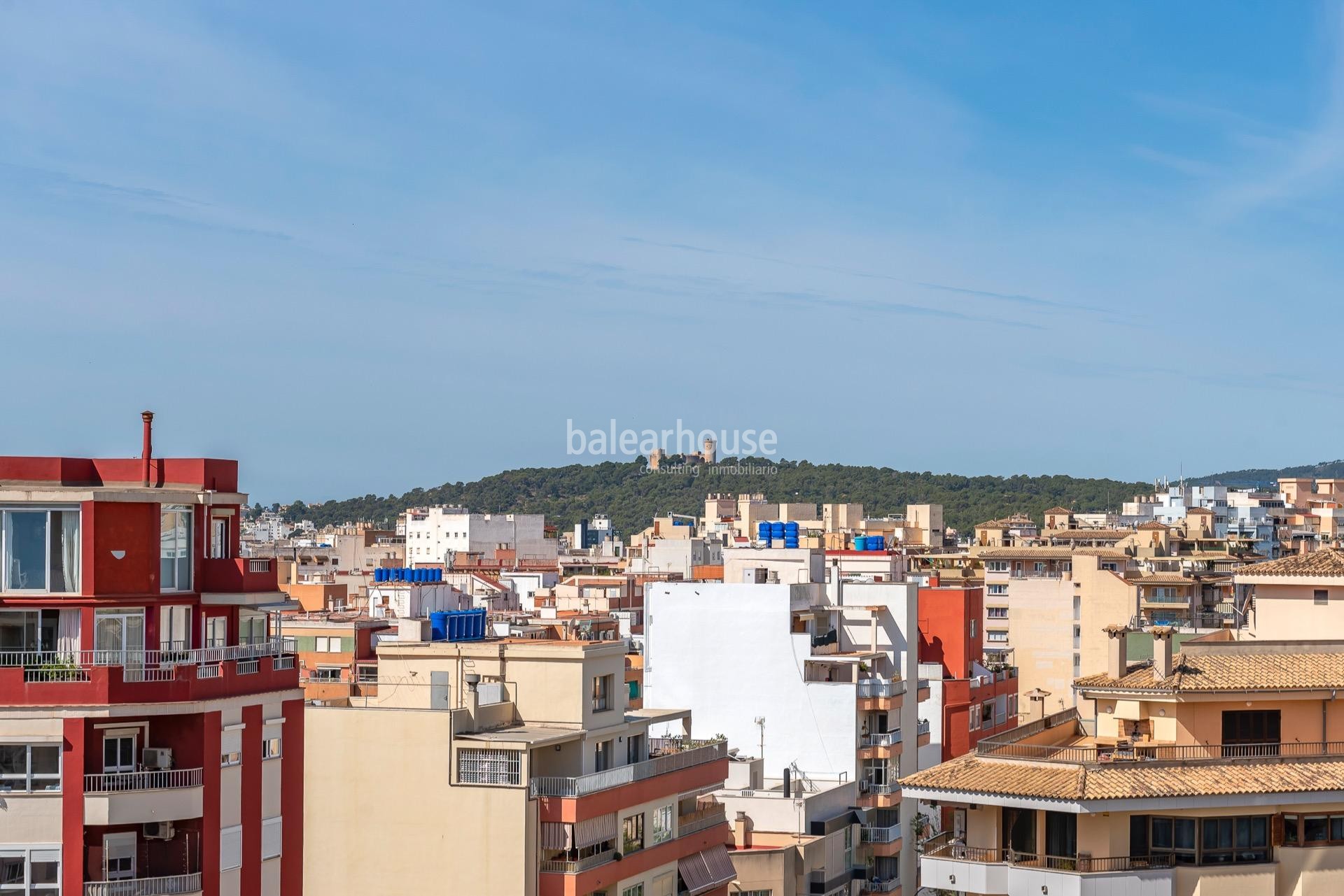 Bright renovated penthouse with beautiful modern design and large terrace in the center of Palma