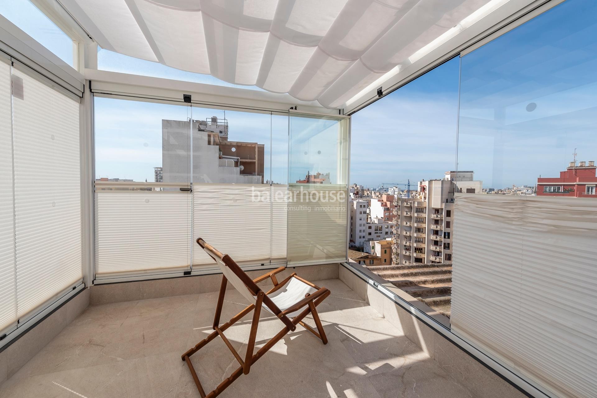 Helles renoviertes Penthouse mit schönem modernem Design und großer Terrasse im Zentrum von Palma