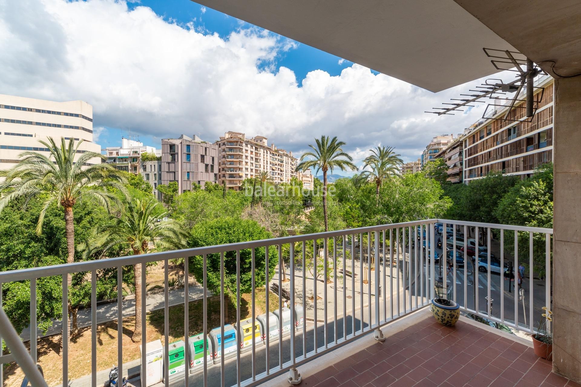 Large apartment full of light that overlooks all the splendor of Paseo Mallorca in Palma