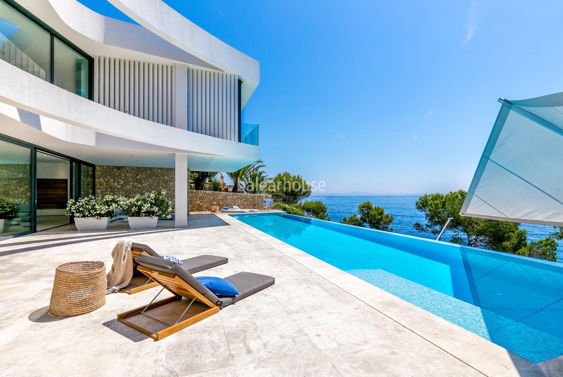 Spektakuläre moderne Design-Villa in erster Linie und mit direktem Zugang zum Meer in Cala Vinyas