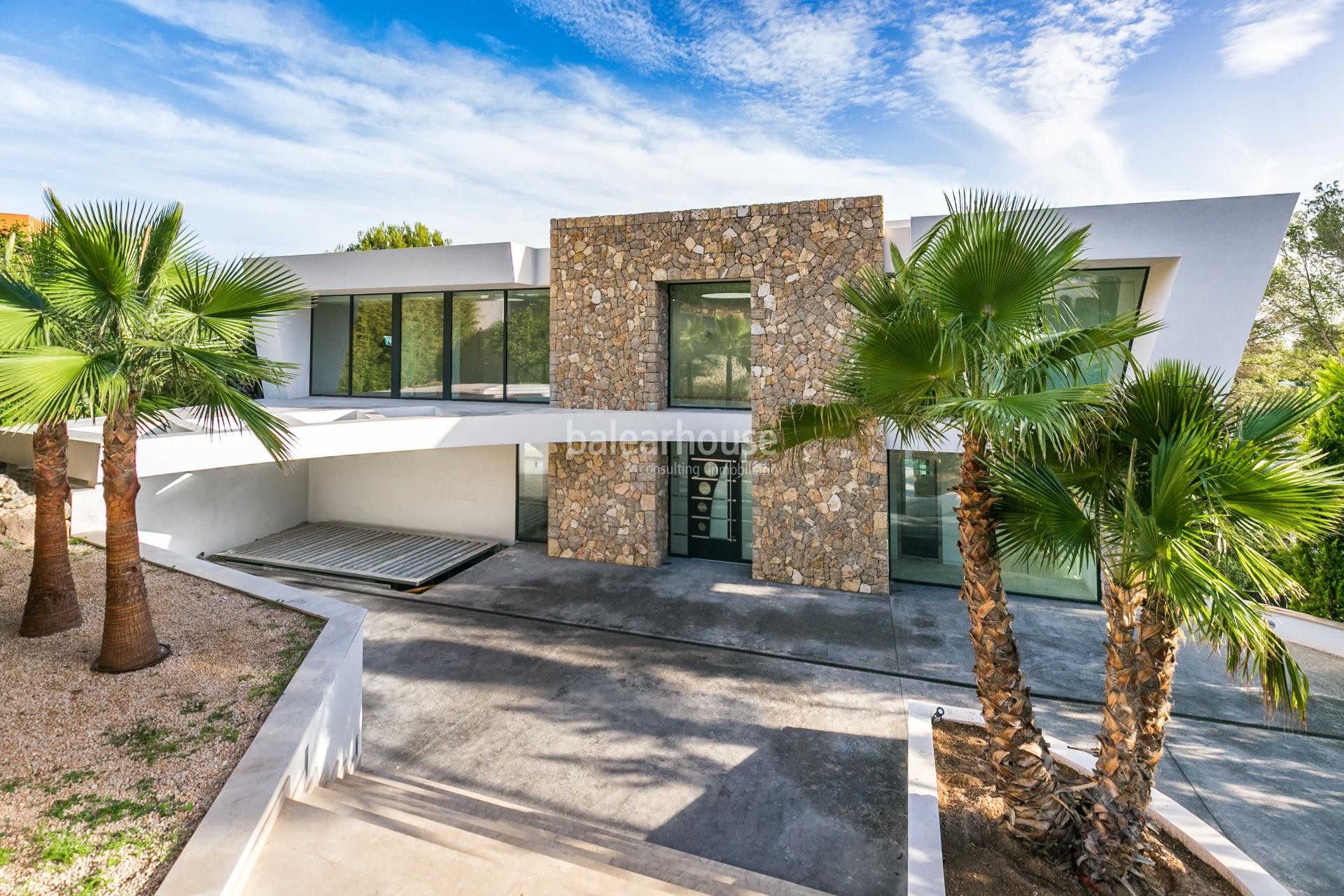 Spectacular modern design villa in front line and with direct access to the sea in Cala Vinyas