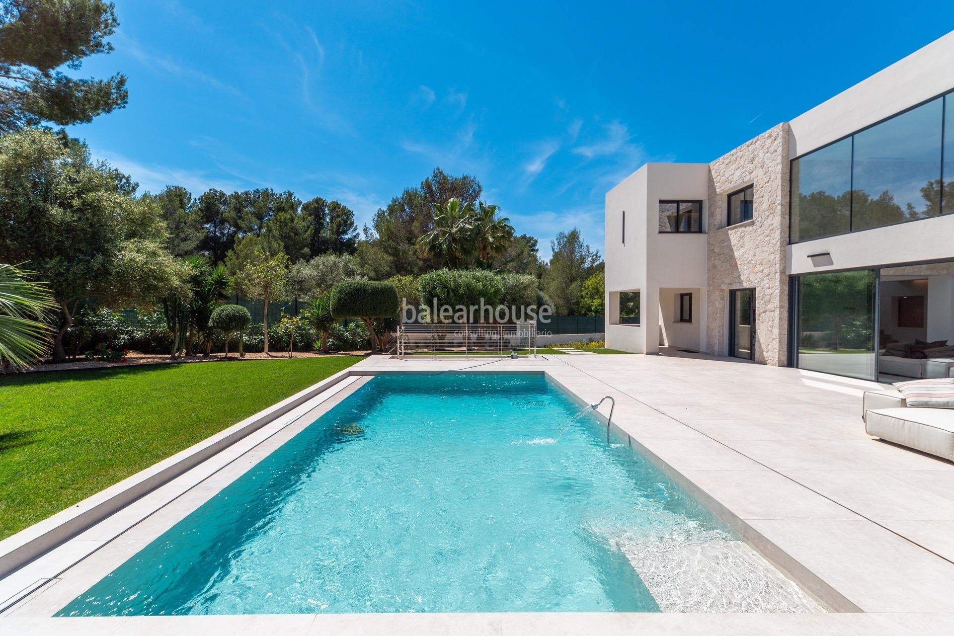 Impecable villa de diseño moderno llena de luz y grandes espacios de jardín y piscina en Santa Ponsa