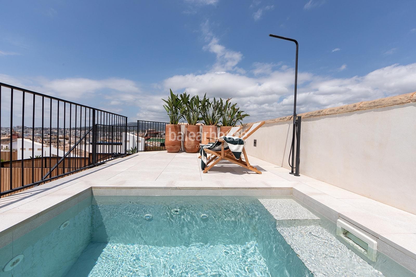 Luxus und Meerblick in diesem Penthouse mit Sonnenterrasse und Swimmingpool in Palmas Altstadt