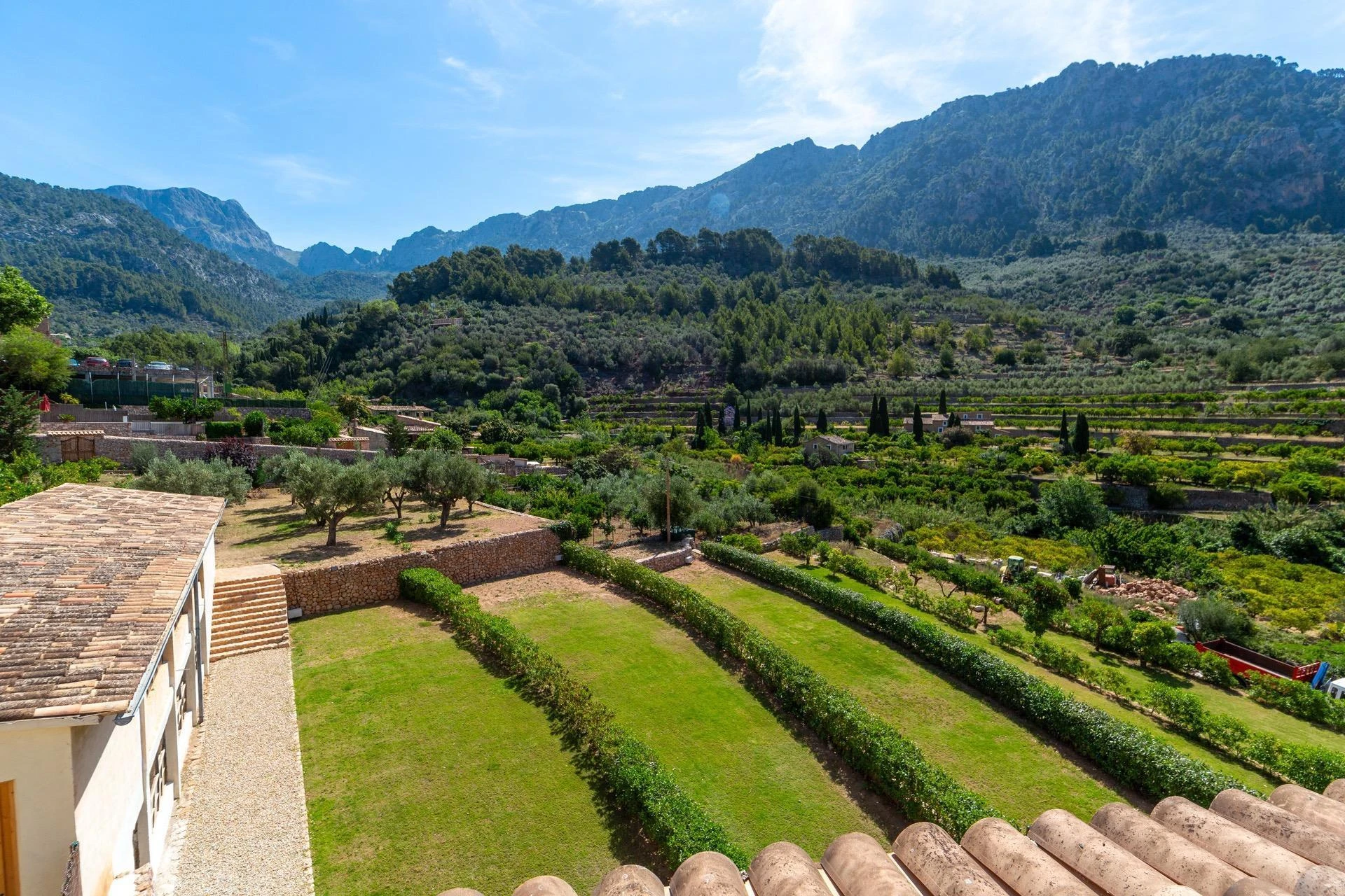 Excellent new villa in Fornalutx with pool and stunning views of the Tramuntana