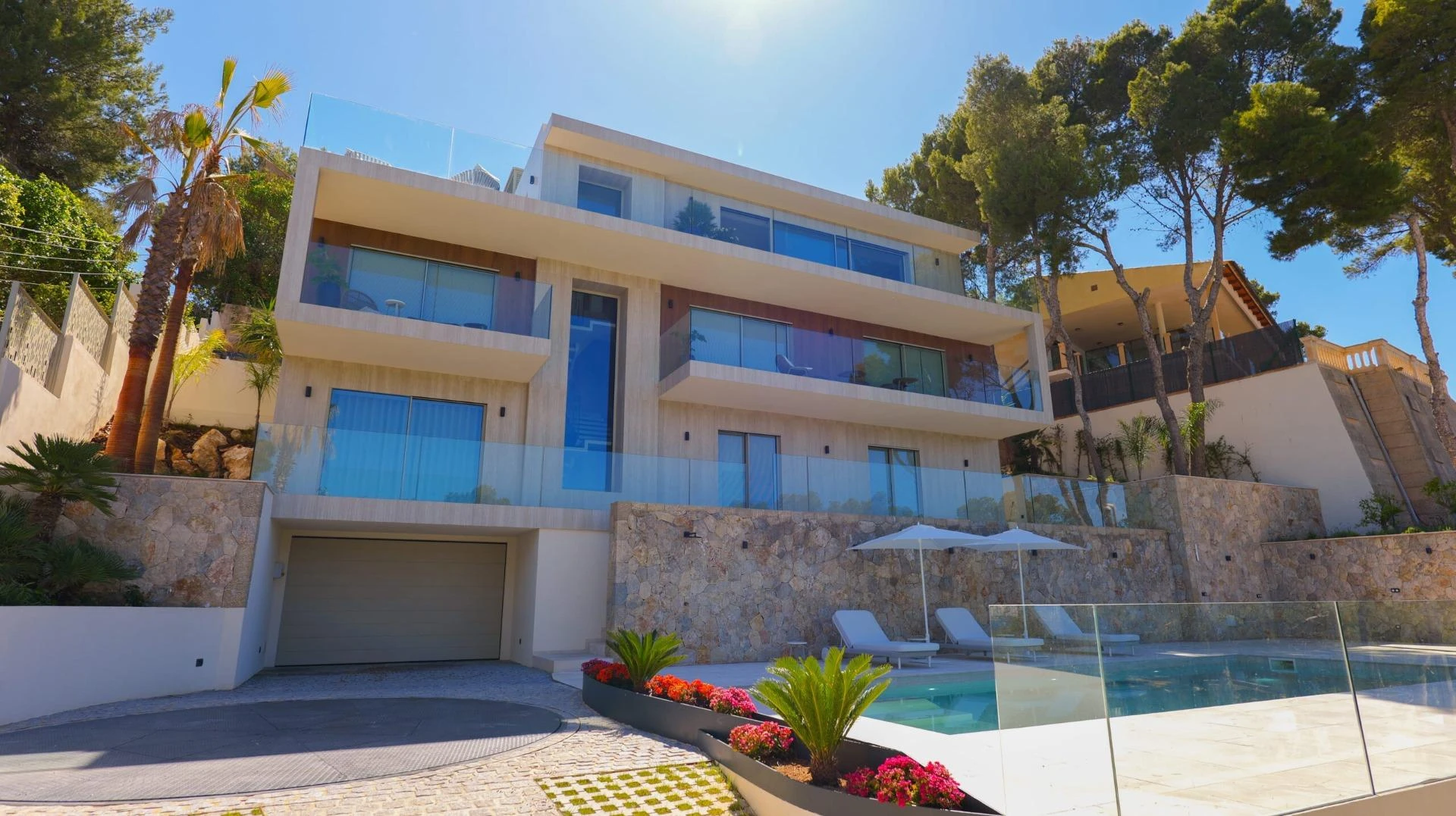 Excelente diseño moderno con increíbles vistas al mar en esta gran villa nueva en Santa Ponsa