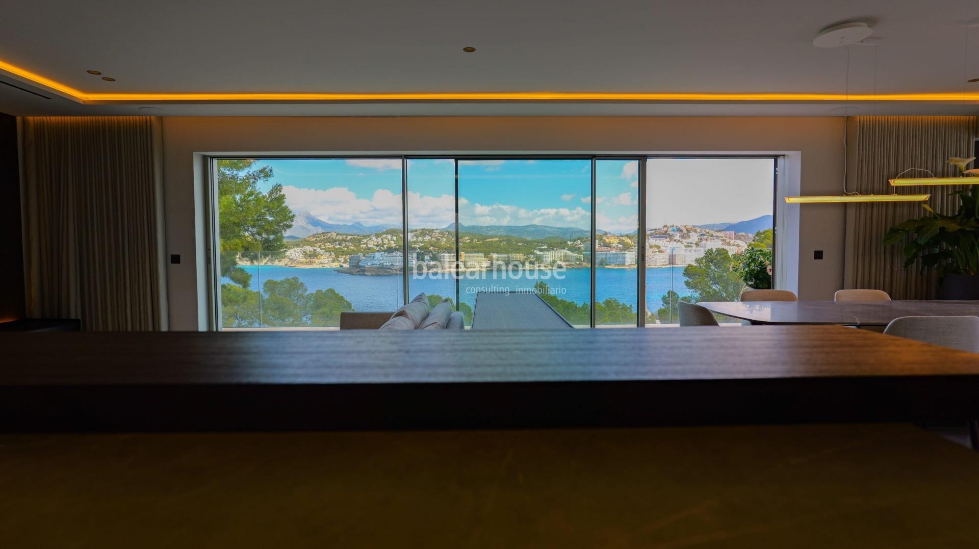 Excellent Moderna design with amazing sea views in this great new villa in Santa Ponsa