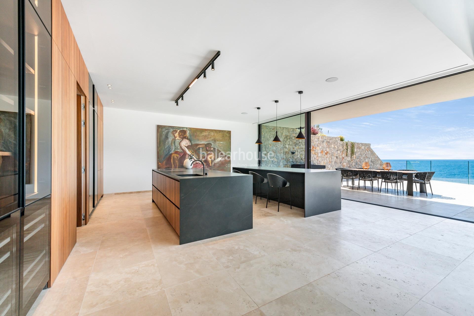 Impresionante villa de obra nueva en primera linea de mar con vistas maravillosas en Sol de Mallorca