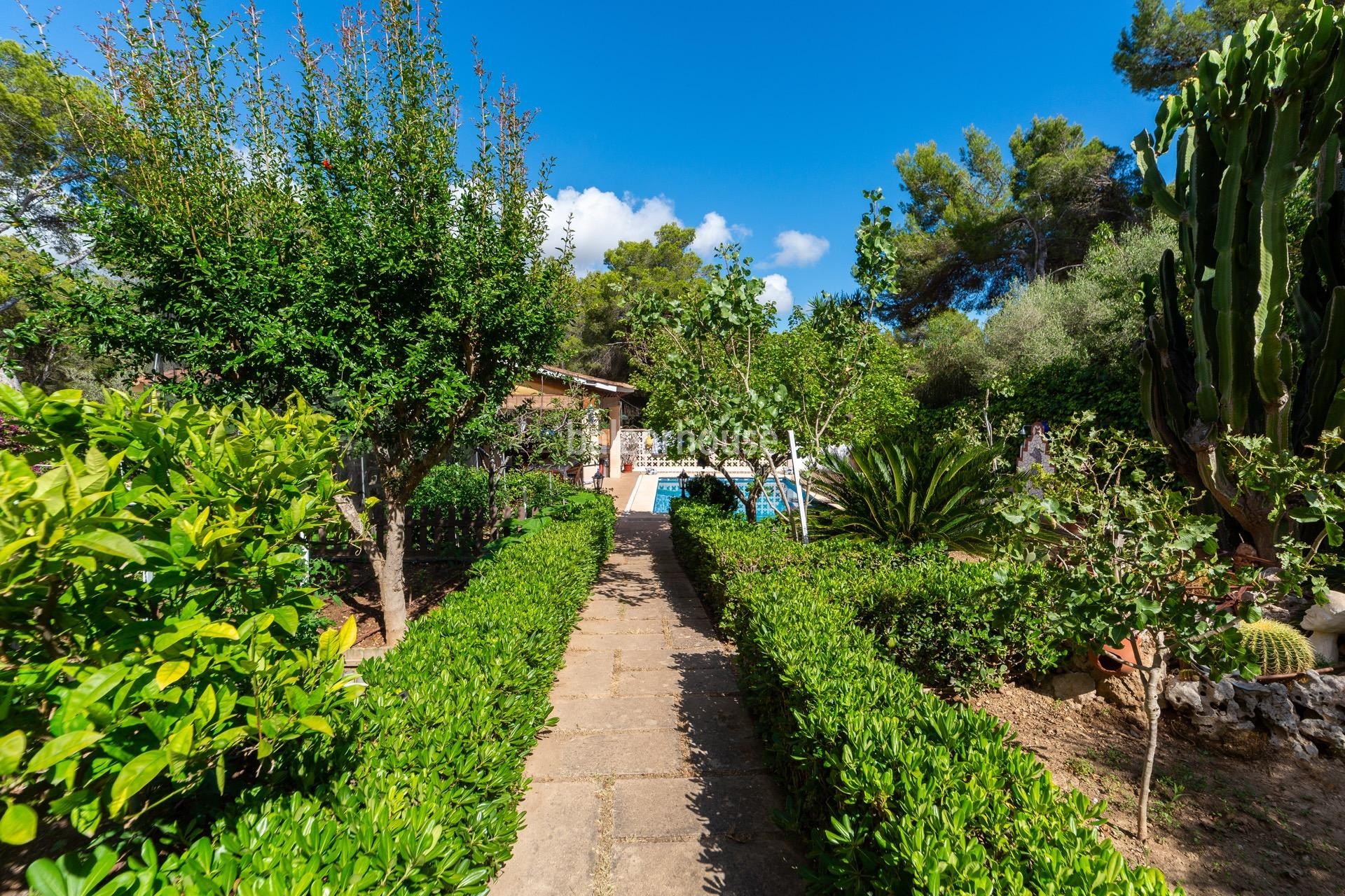 Nice villa with large garden area, pool and unobstructed mountain views in Santa Ponsa