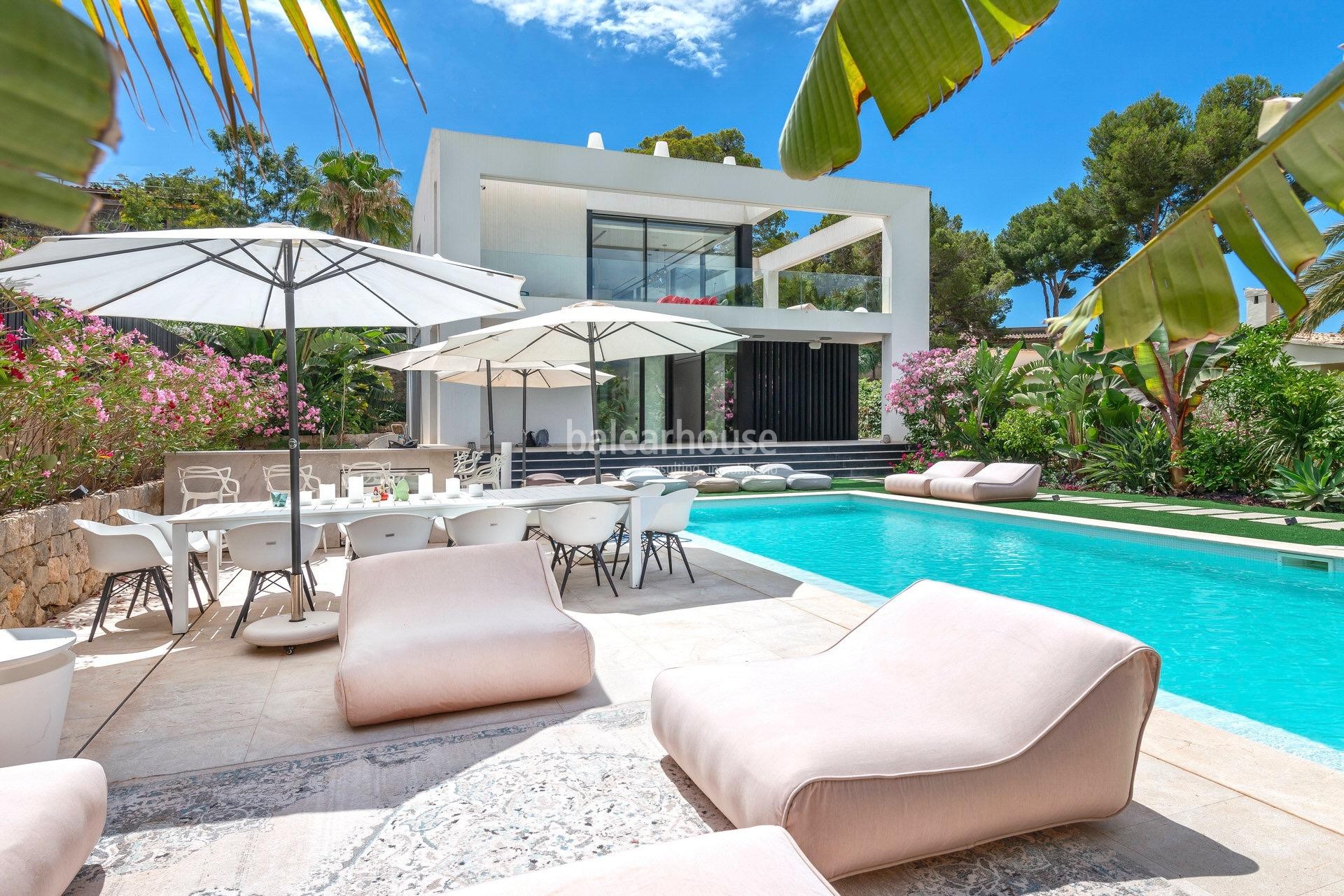 Moderne Moderna Villa des Neubaus mit Blick auf das Meer an der Spitze von Bendinat