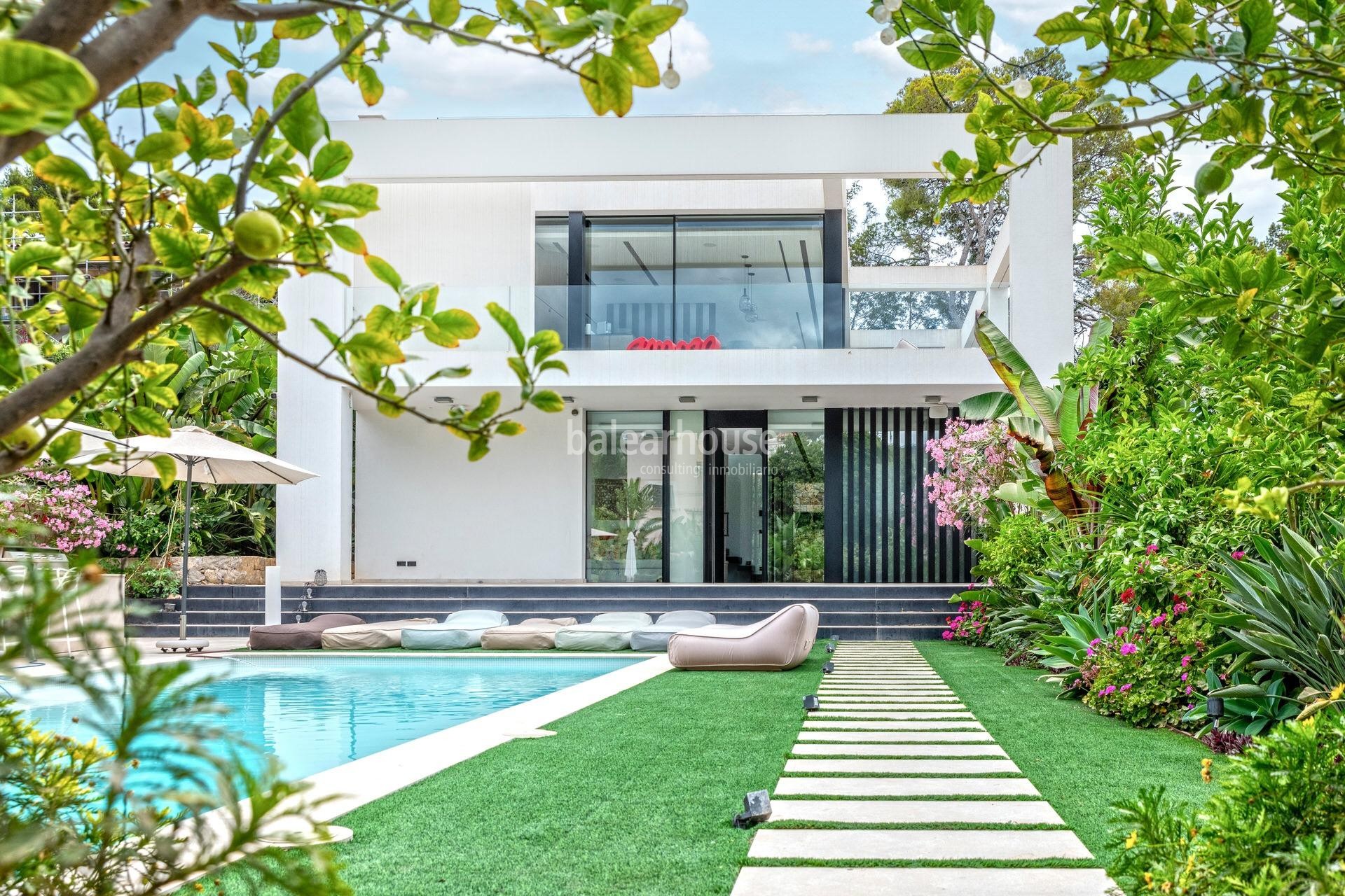 Moderne Moderna Villa des Neubaus mit Blick auf das Meer an der Spitze von Bendinat