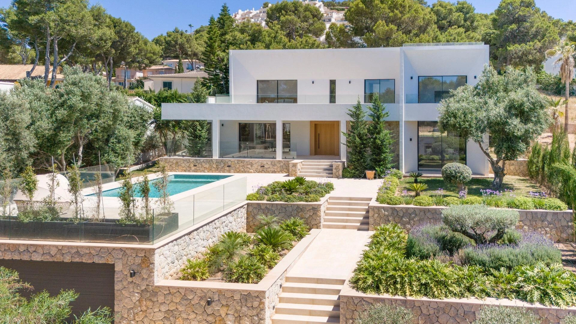 Außergewöhnliche brandneue moderne Villa in Santa Ponsa mit Garten, Pool und Strandnähe