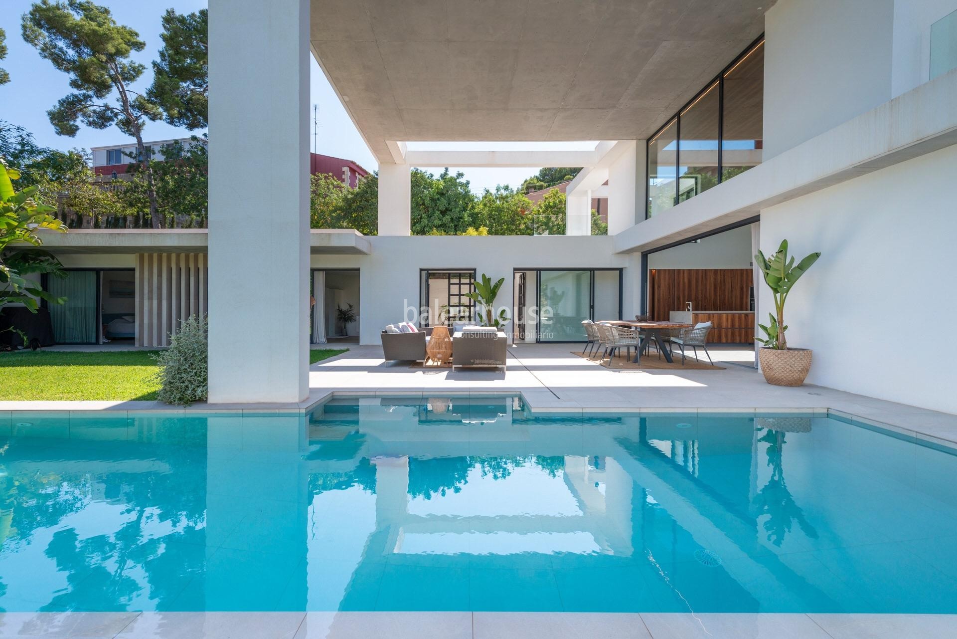 Diseño, luz y confort en esta villa con grandes espacios exteriores cerca de la playa en Santa Ponsa