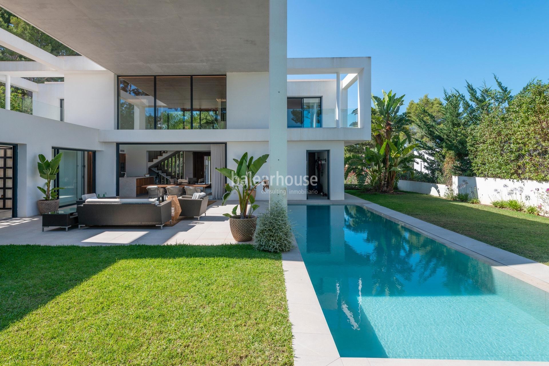 Diseño, luz y confort en esta villa con grandes espacios exteriores cerca de la playa en Santa Ponsa