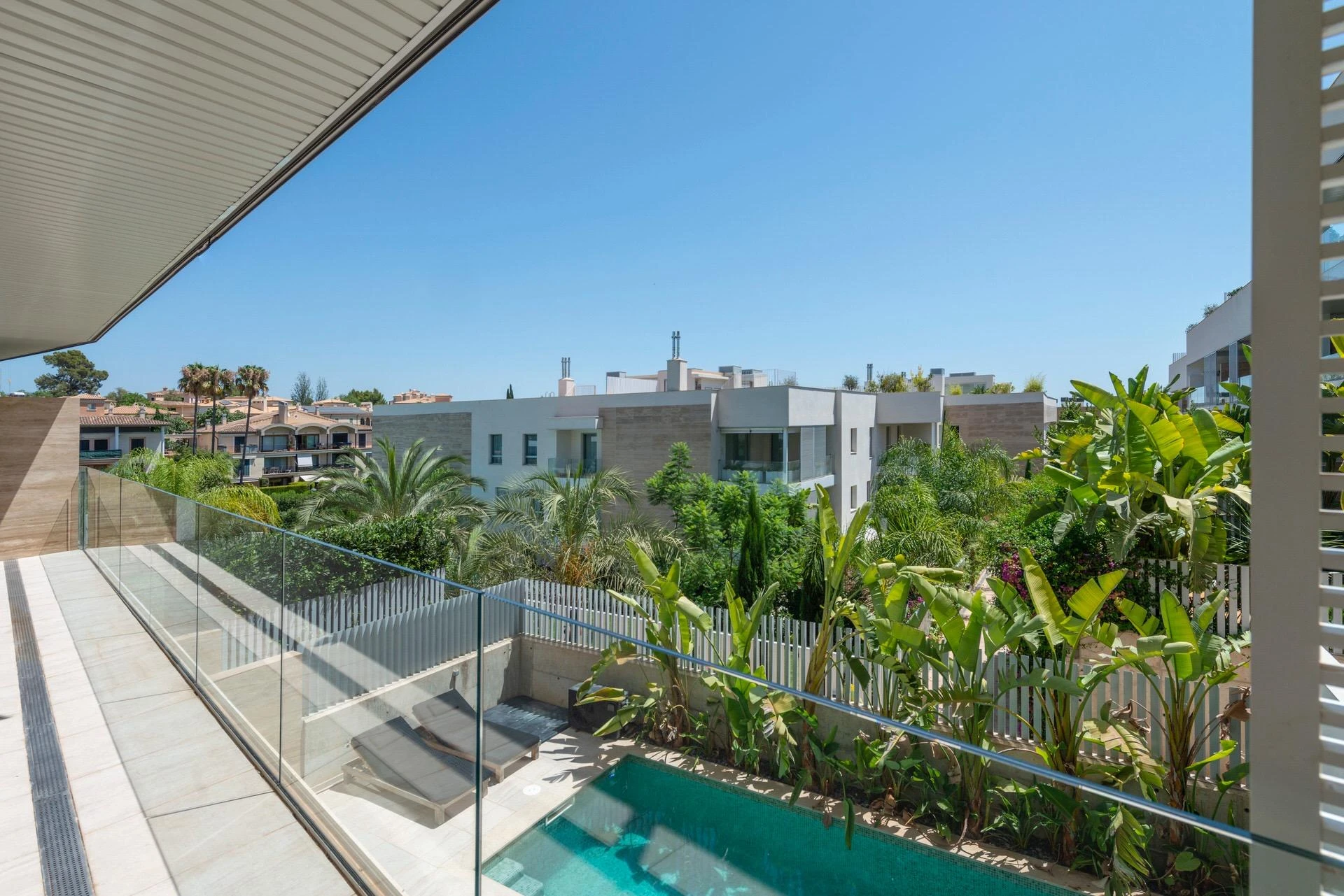 Excellent large apartment in a well-maintained residential complex in front of the golf in Palma.