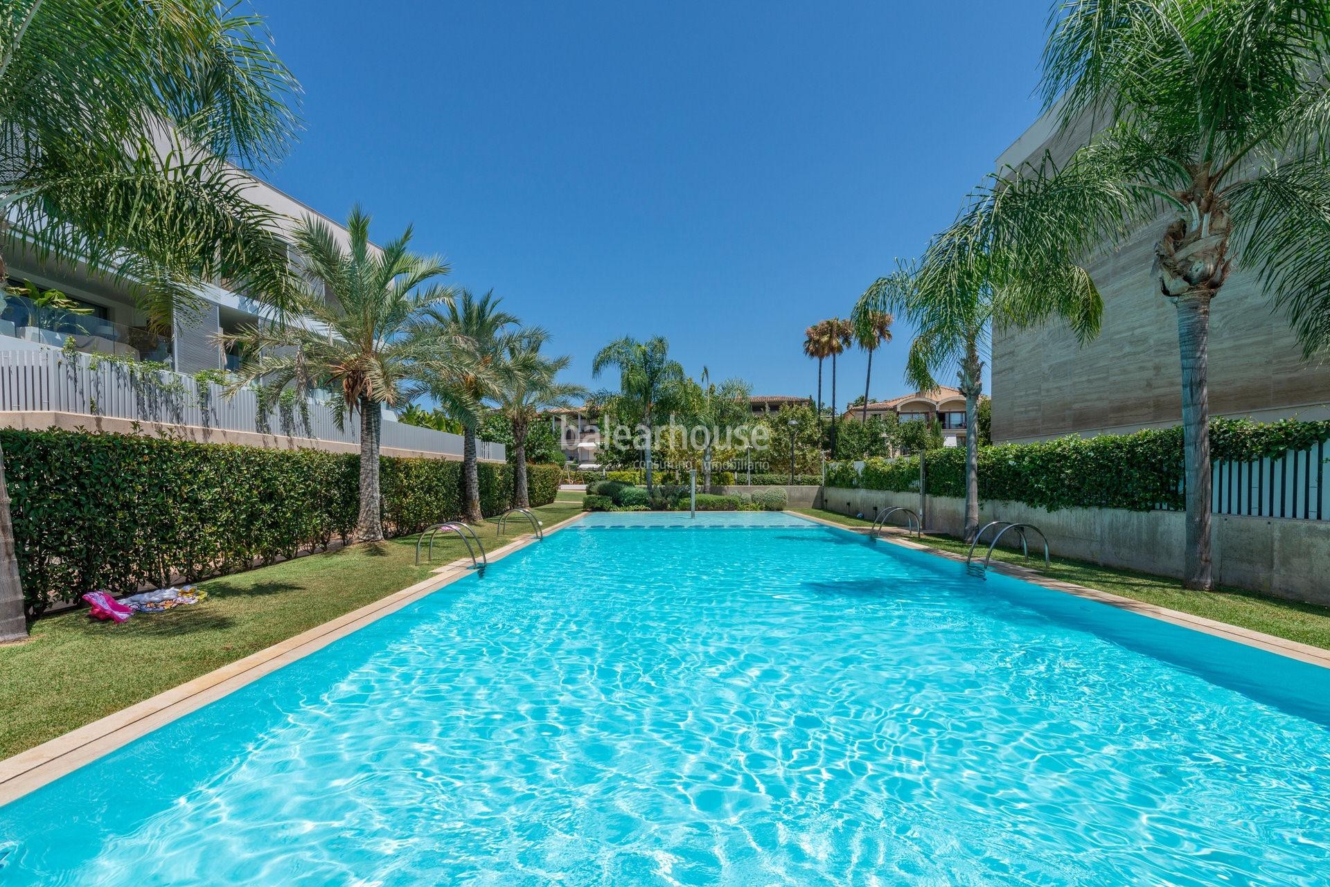 Excellent large apartment in a well-maintained residential complex in front of the golf in Palma.