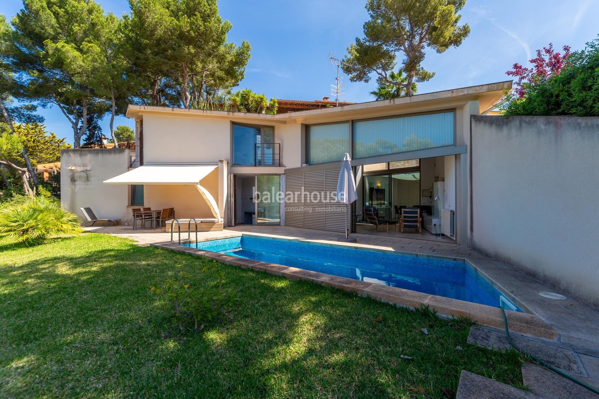 Amplia villa de diseño con gran terraza, piscina y cerca de la playa en Costa de la Calma