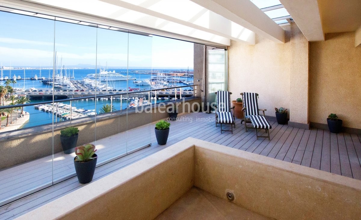 Stunning views over the marina and the bay of Palma from this exclusive duplex penthouse.