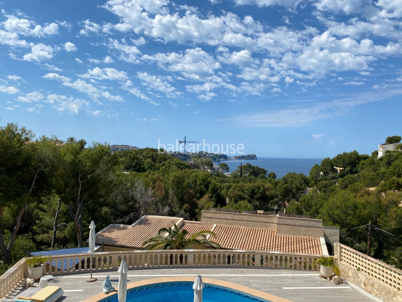 Modernes Villenprojekt in Costa de la Calma mit Blick auf das Meer und die schöne Umgebung.