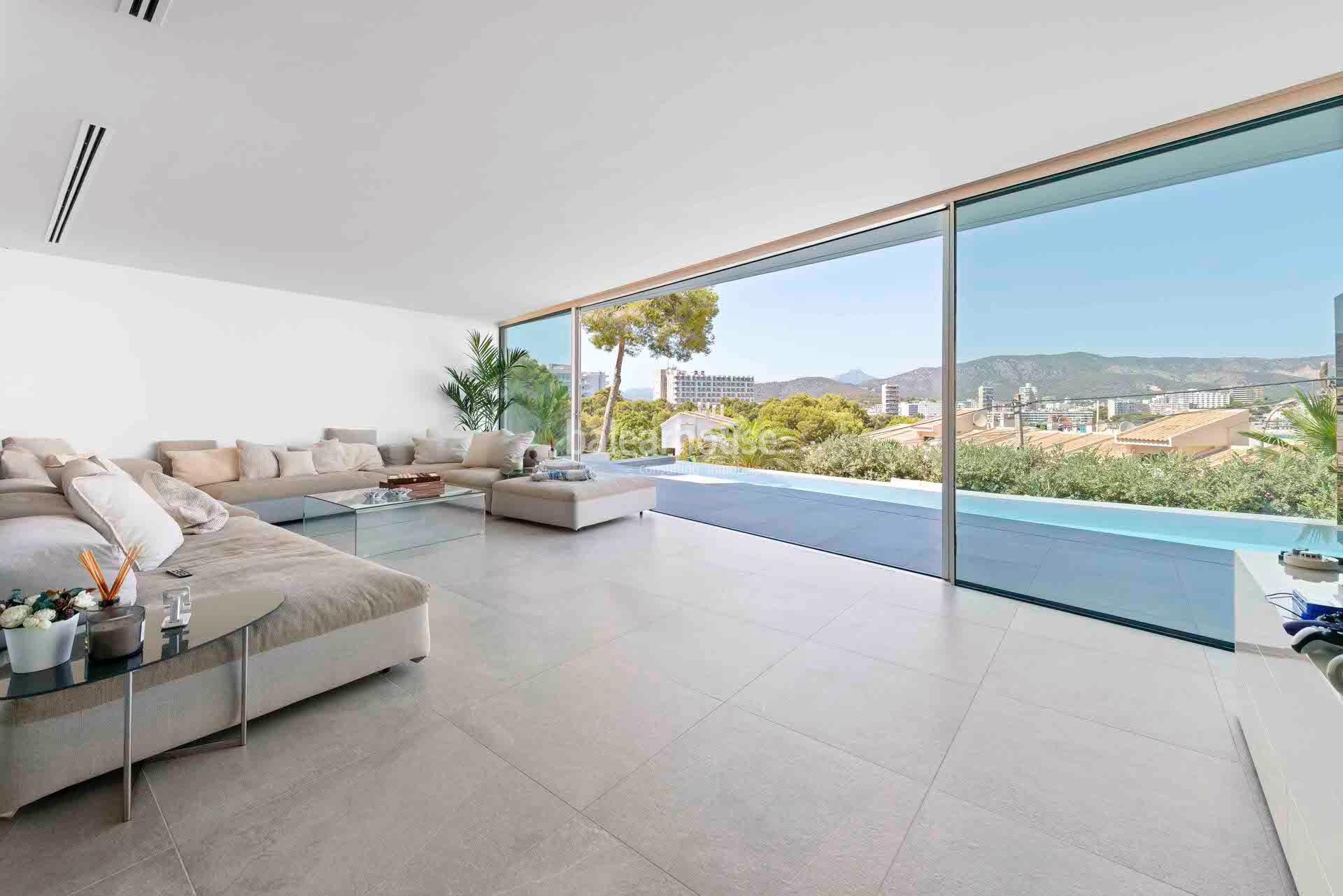 Splendida modern design villa with high qualities at a short distance from the beach in Cala Vinyes