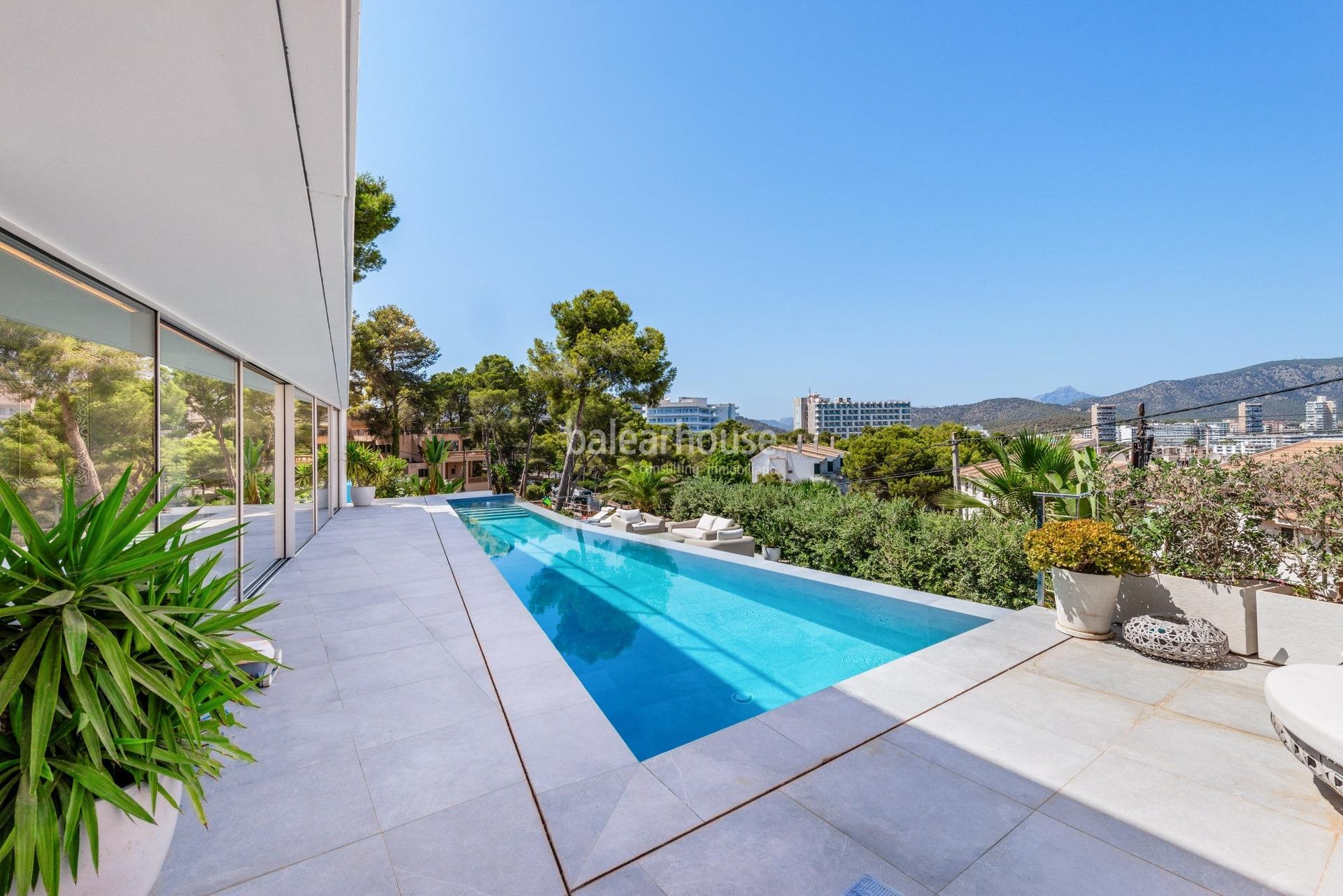 Splendida modern design villa with high qualities at a short distance from the beach in Cala Vinyes