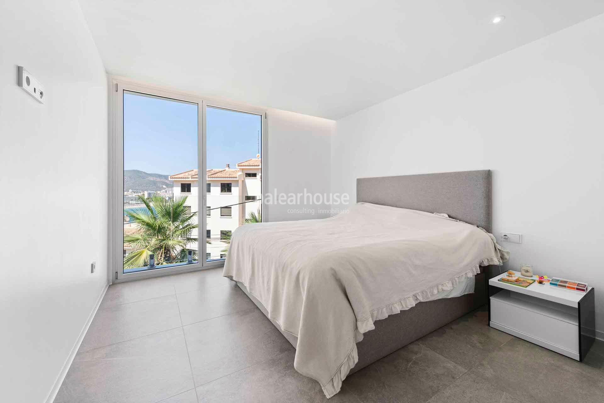 Splendida modern design villa with high qualities at a short distance from the beach in Cala Vinyes