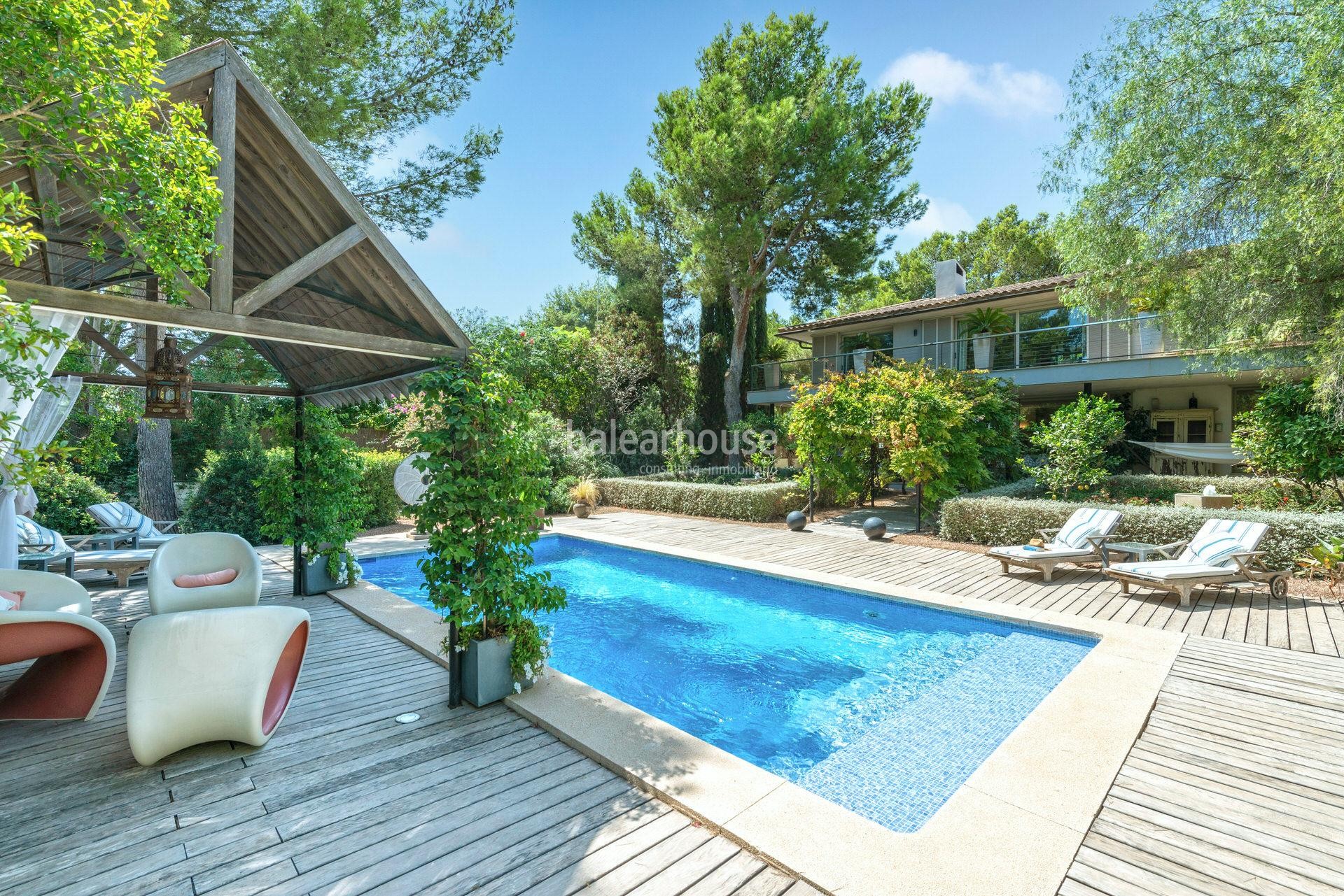 Preciosa villa junto a bonitas calas en Sol de Mallorca con piscina y fresca vegetación mediterránea