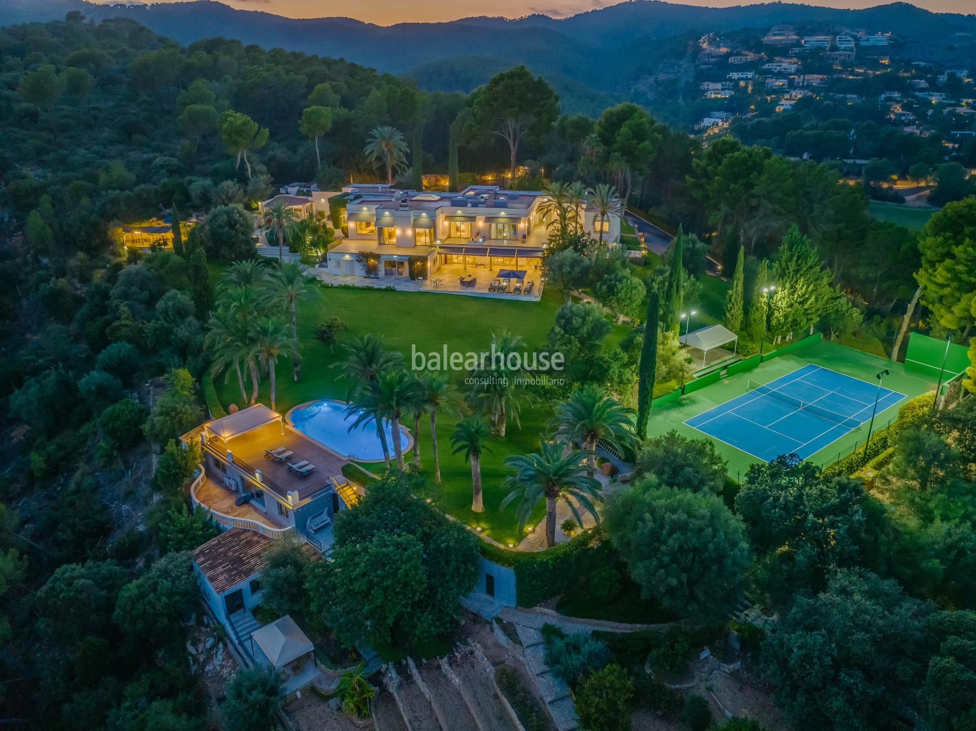 Espectacular propiedad en Son Vida, con privacidad absoluta y las mejores vistas a la bahía de Palma