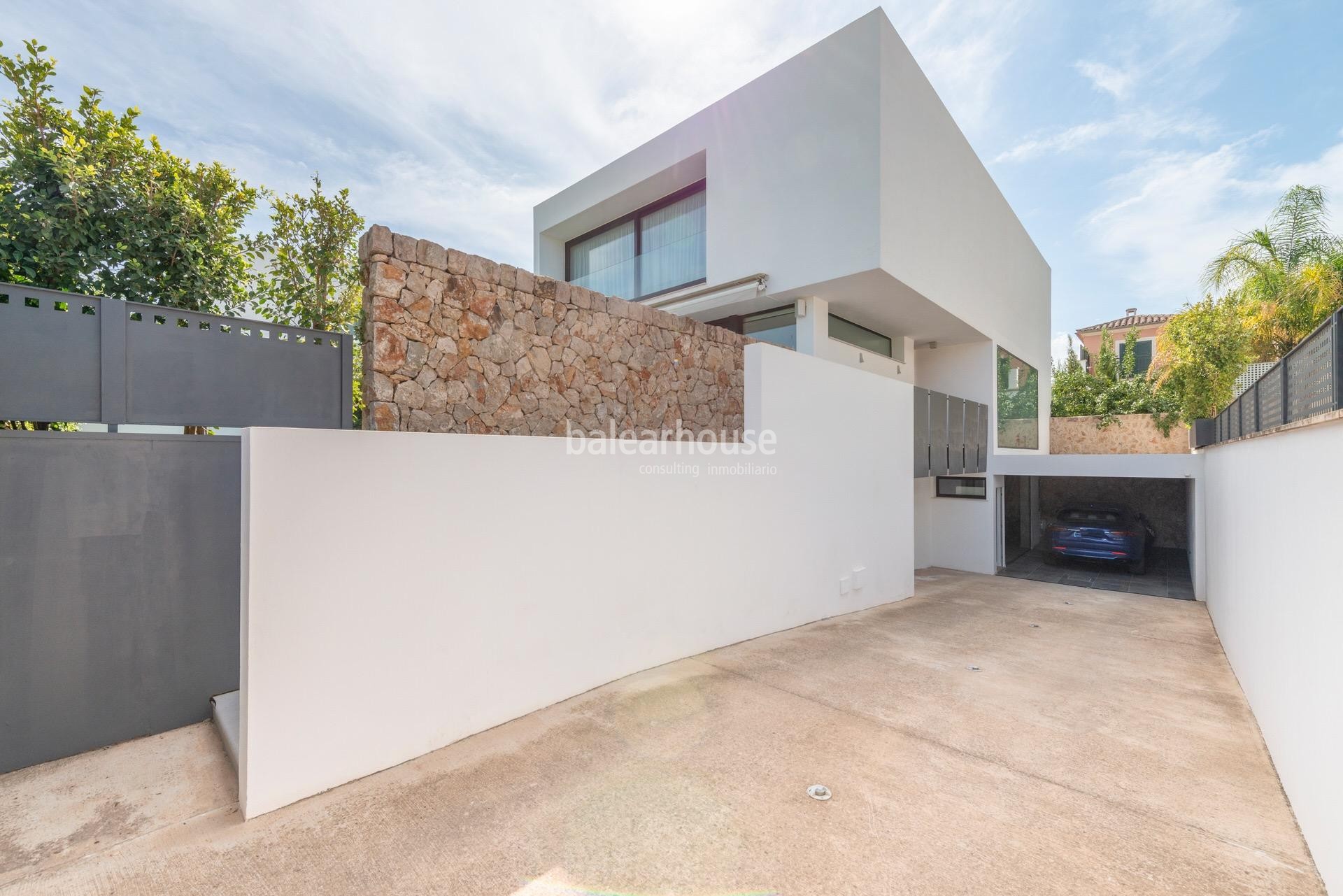 Fabulosa villa de diseño rodeada de naturaleza con gran jardín y vistas a la bahía de Palma