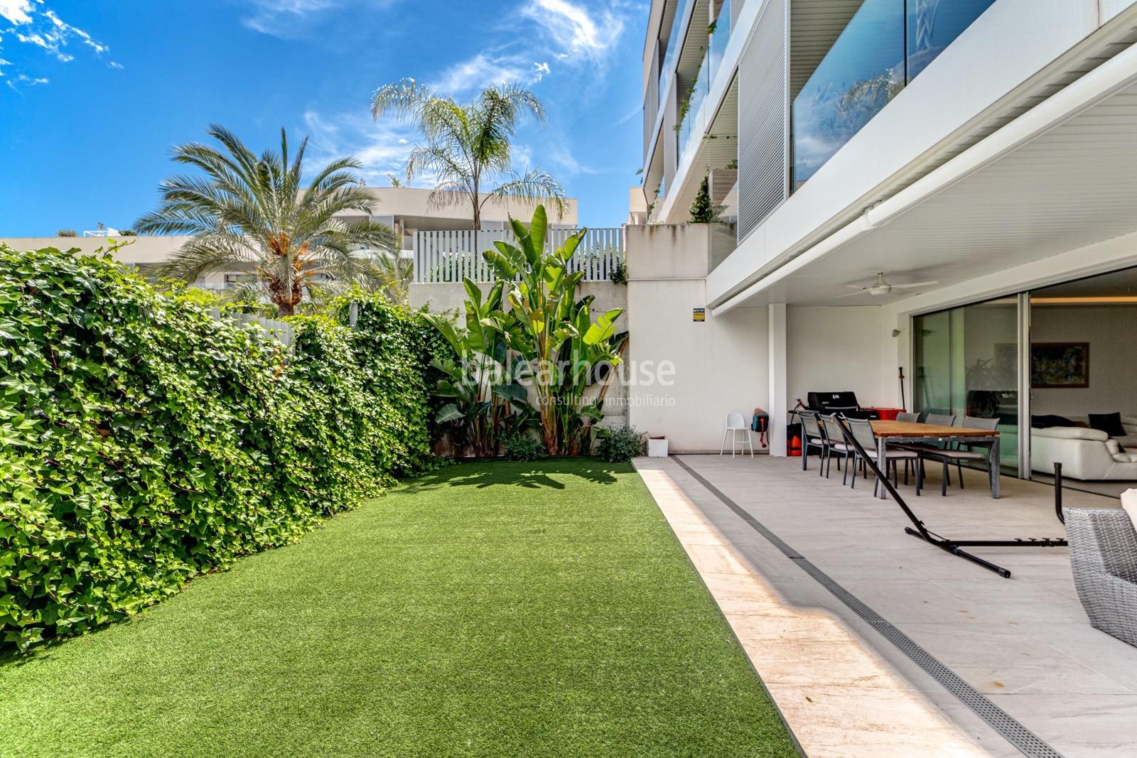 Gran planta baja frente al golf junto a Son Vida con jardín privado y excelentes calidades