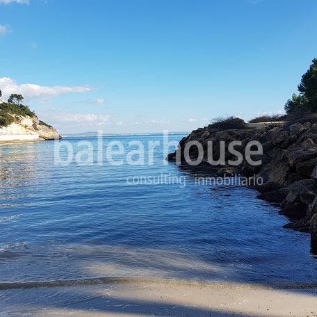 Prächtige, neu gebaute Villa in Cala Vinyes mit einem effizienten Design und großen Außenbereichen.