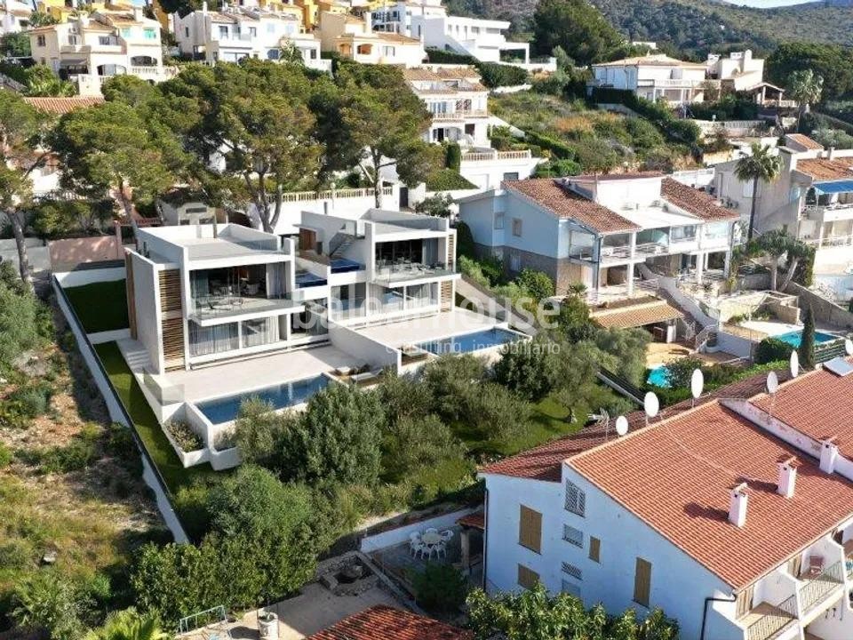 Moderne neu gebaute Villa mit herrlichem Meerblick und viel Platz im Freien in Alcudia