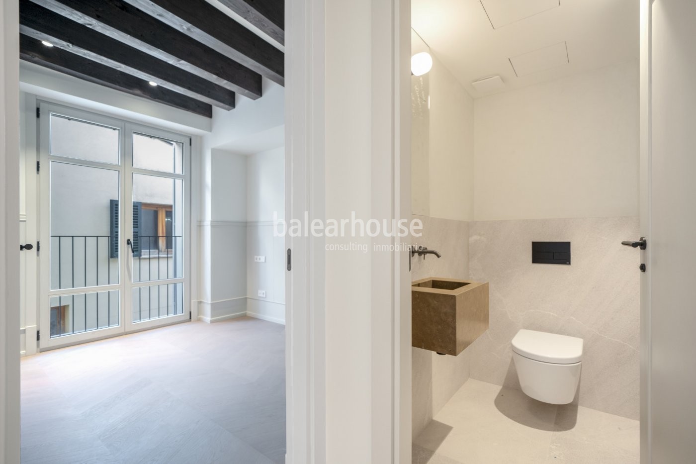 Excellent newly built penthouse with an elegant light-filled design in the historic centre of Palma.