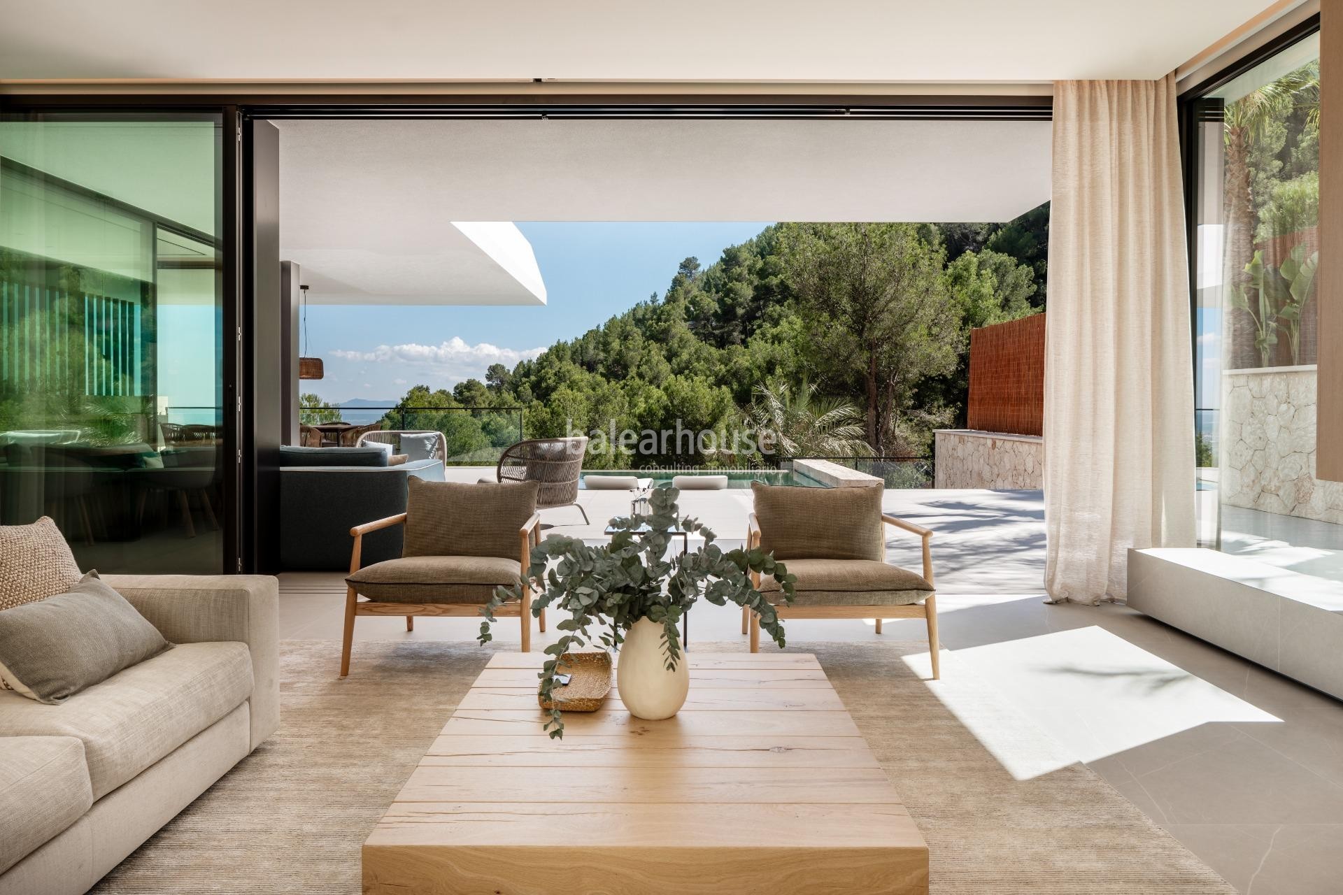 Villa de moderna arquitectura y diseño con grandes vistas a Palma y a las montañas en Son Vida