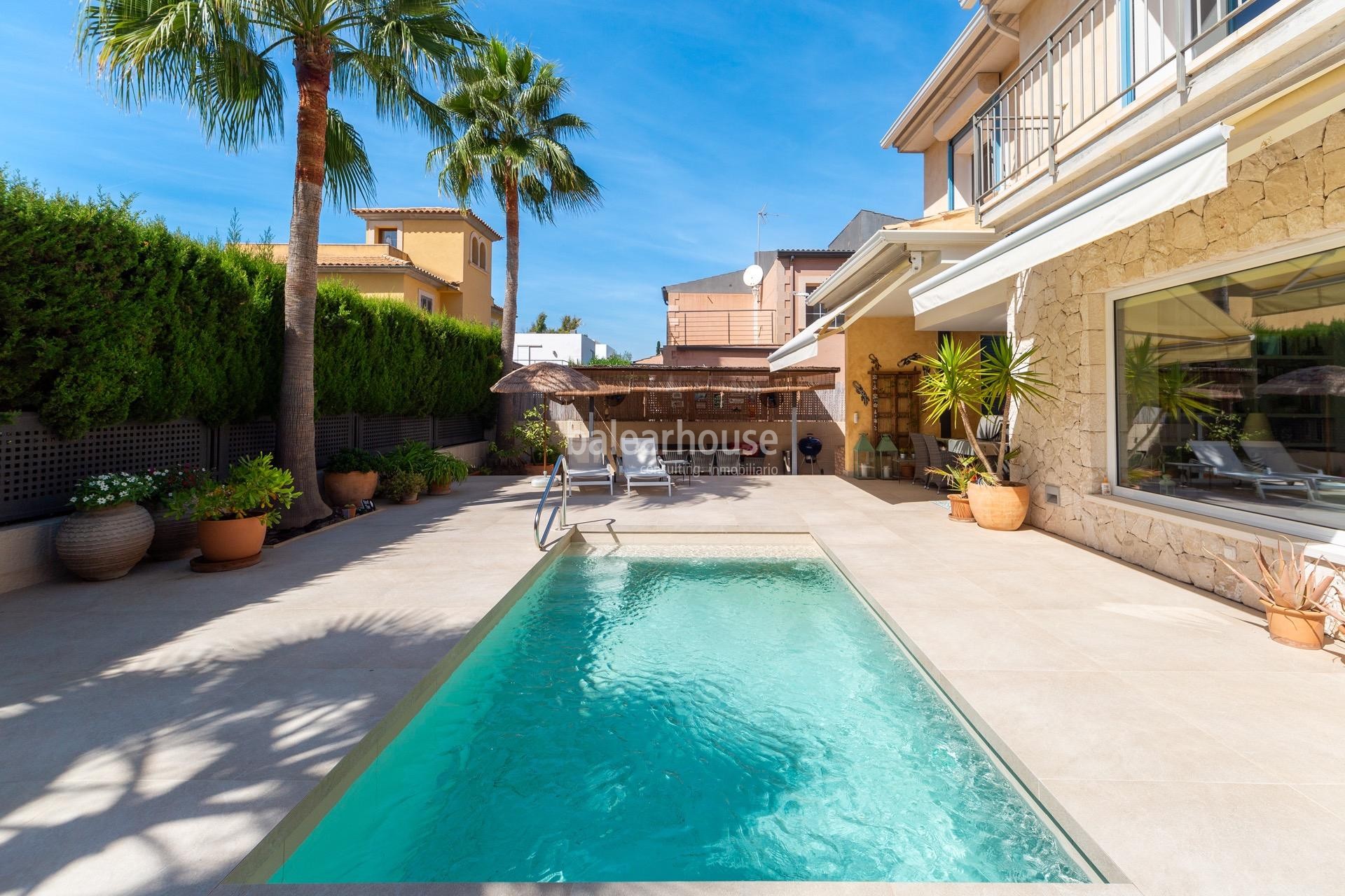 Excelente casa junto a la playa en Palma con cuidados exteriores de terrazas, jardín y piscina