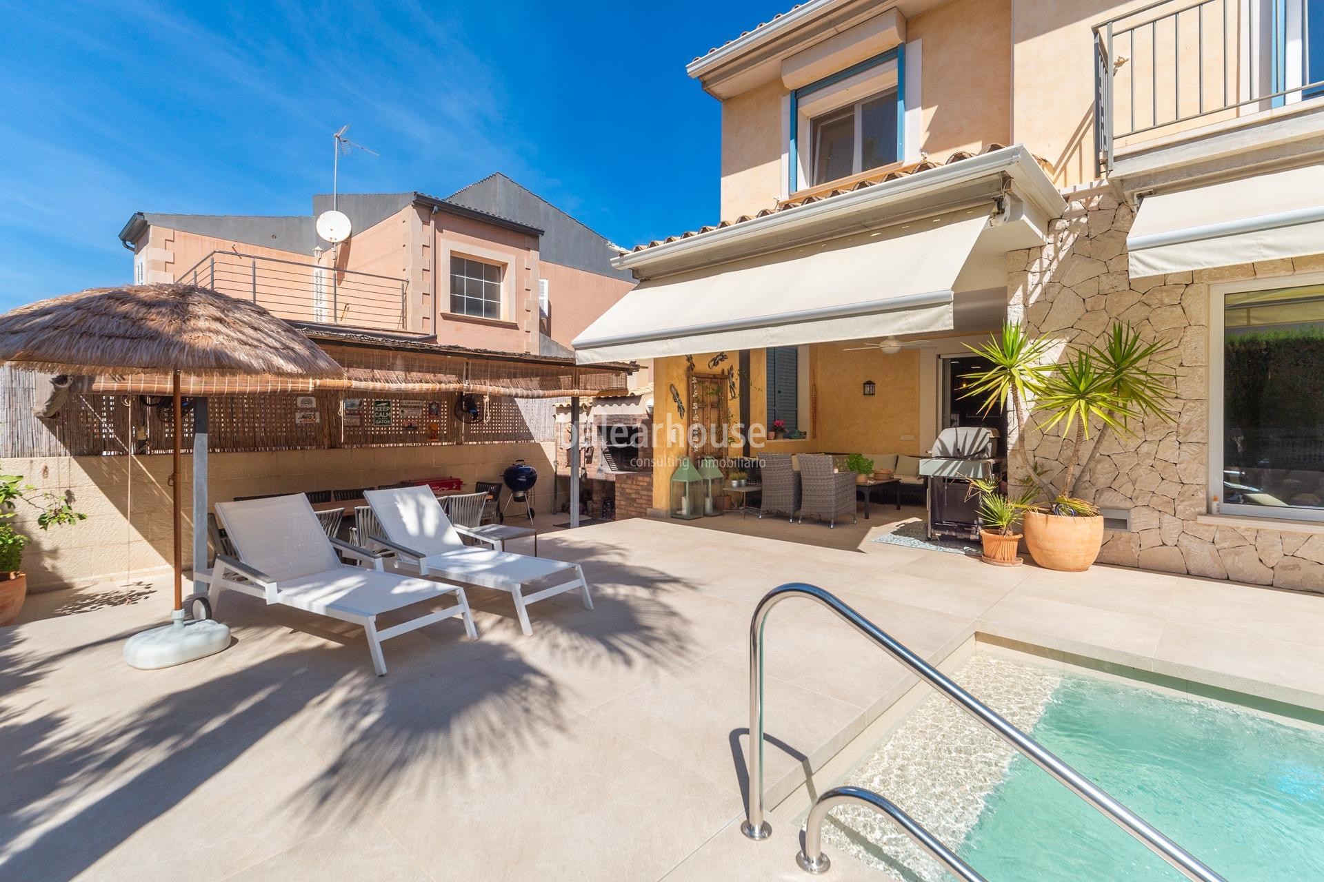 Excellent house next to the beach in Palma with exterior care of terraces, garden and pool