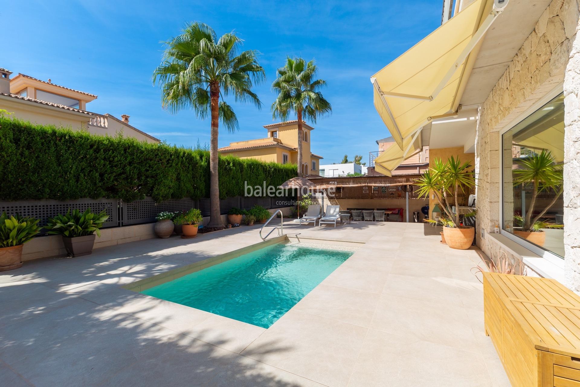 Excelente casa junto a la playa en Palma con cuidados exteriores de terrazas, jardín y piscina