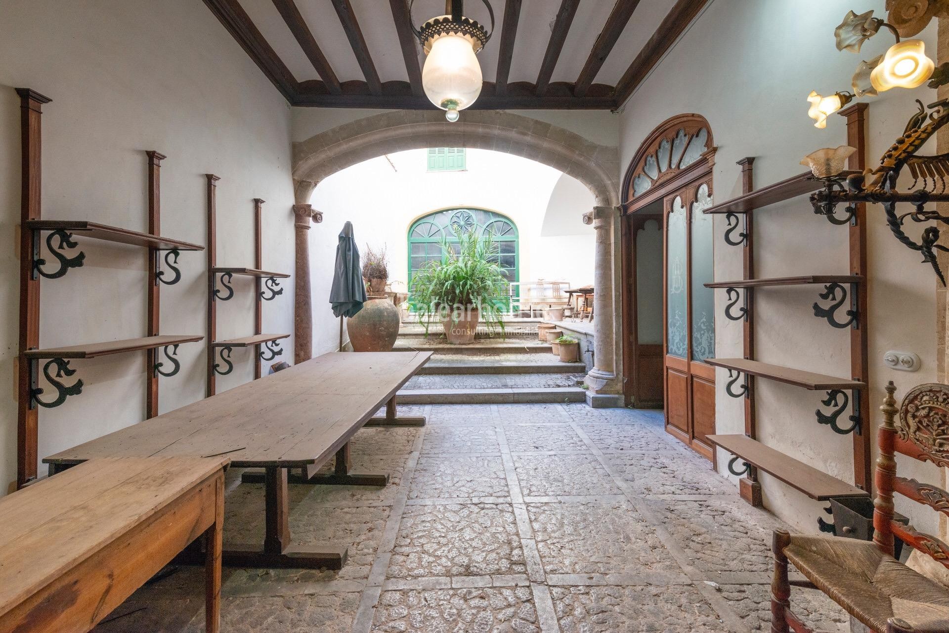 The splendor of history in this great house with spectacular mountain views in Sóller.