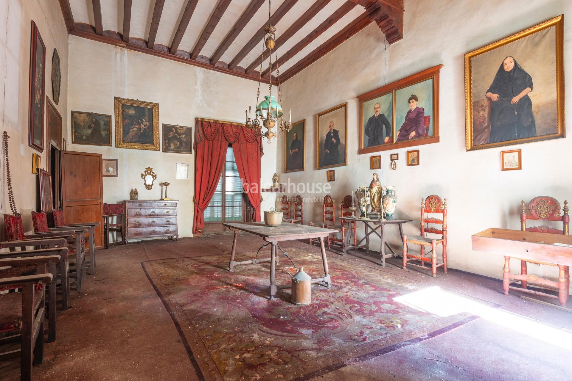 The splendor of history in this great house with spectacular mountain views in Sóller.