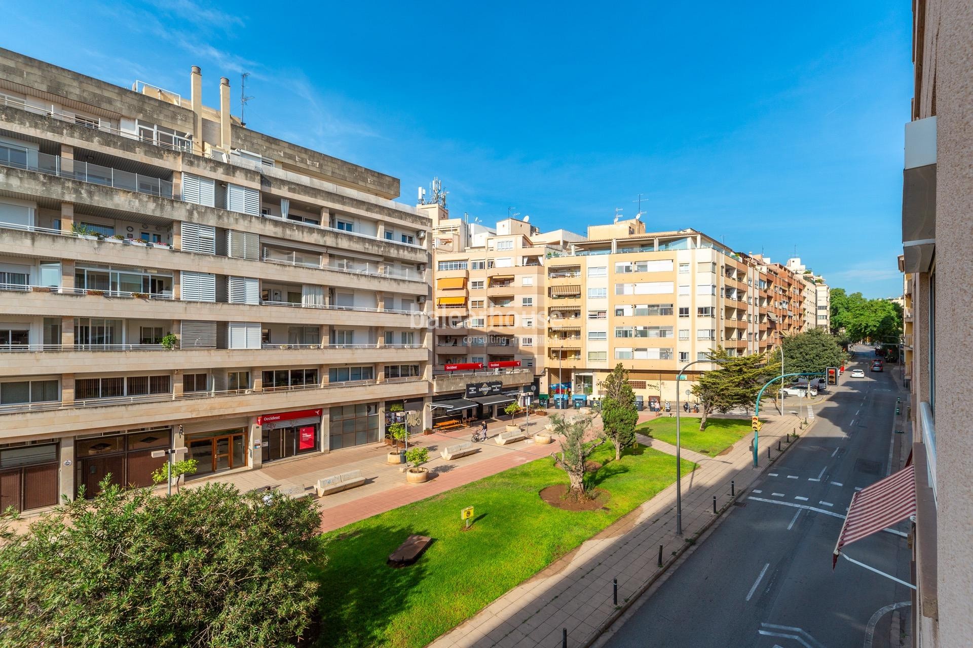 Fantastische Moderna-Wohnung mit Terrasse und freiem Blick neben Santa Catalina im Zentrum von Palma